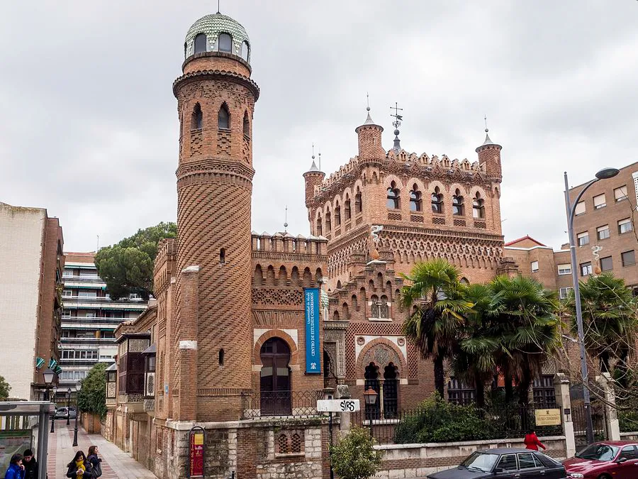 Photo showing: Palacete Laredo y Museo cisneriano.