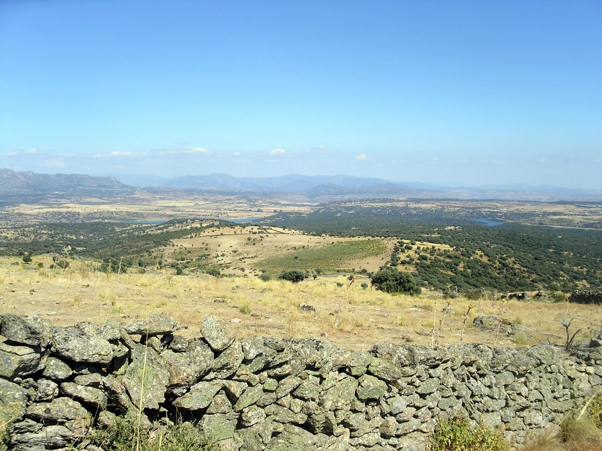 Photo showing: 2011-09-24 Embalse del Vellón y Sierra Pobre al fondo