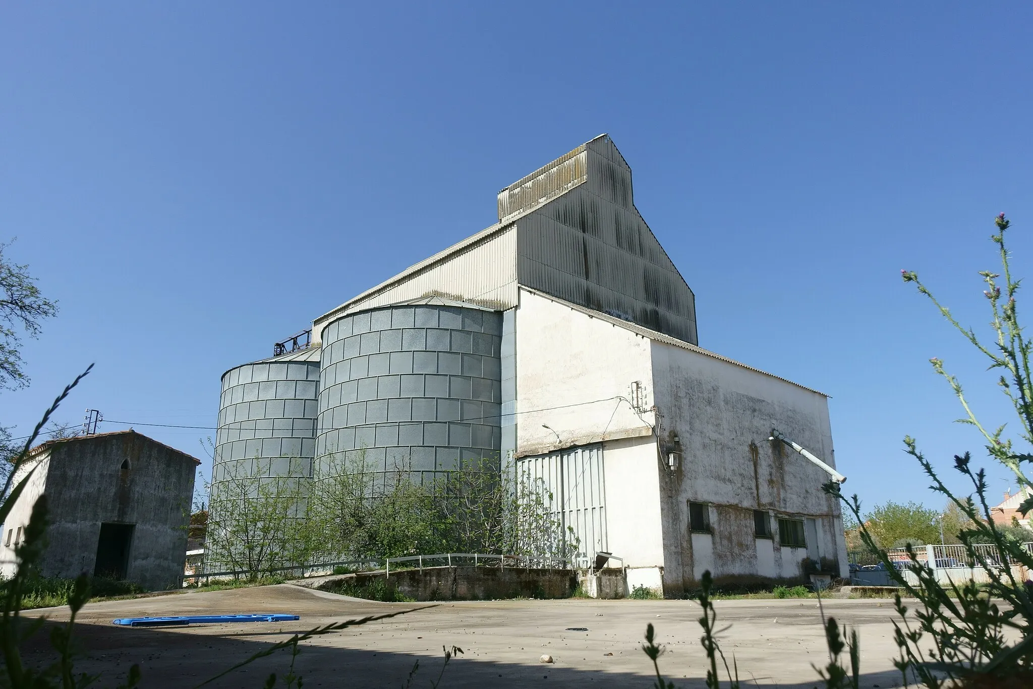 Photo showing: Silo de la Red Nacional de Silos y Graneros en Ajalvir (Madrid, España).