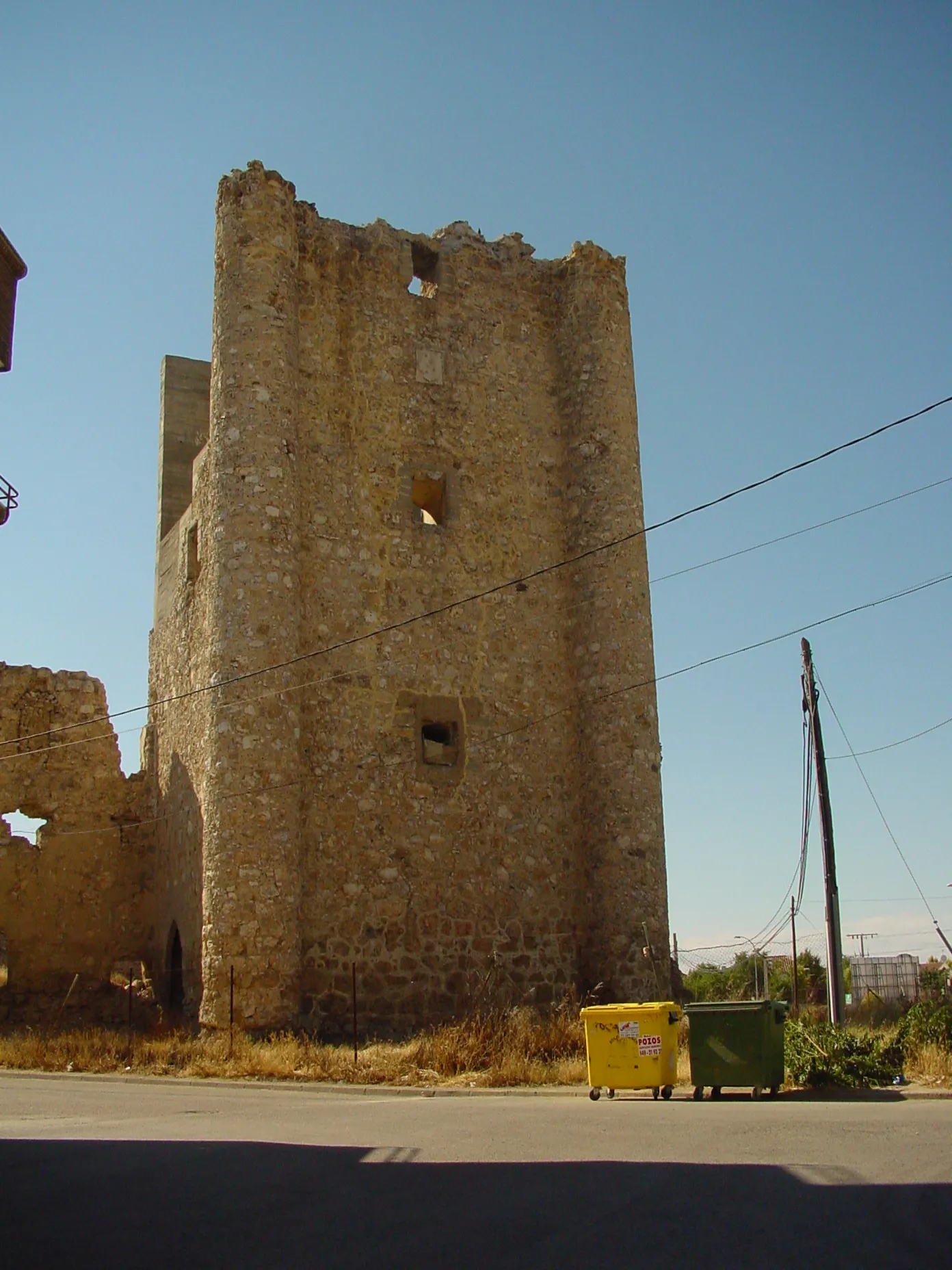 Photo showing: Restos del castillo de Torrejón de Velasco.