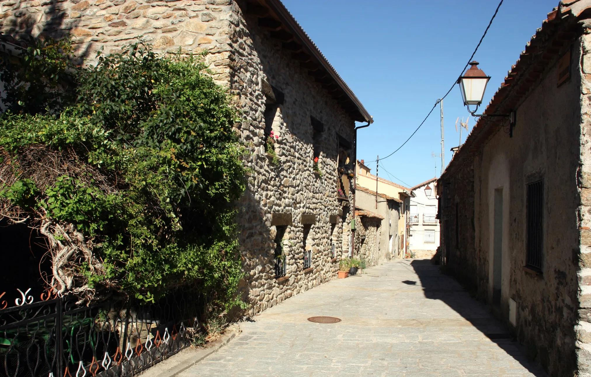Photo showing: Una calle de la Acebeda