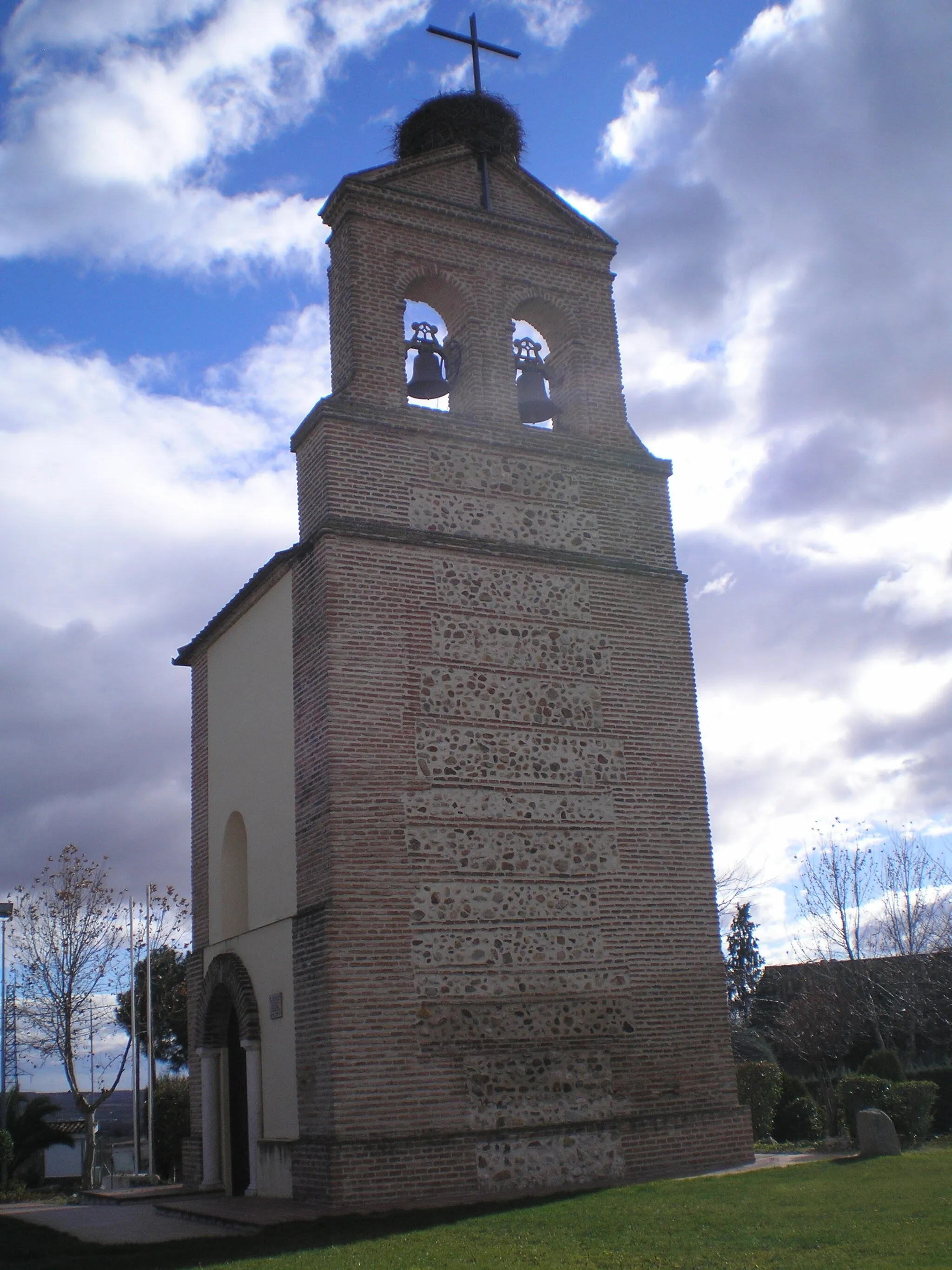 Photo showing: Old church in Fuente del Fresno, San Sebastián de los Reyes, Madrid.