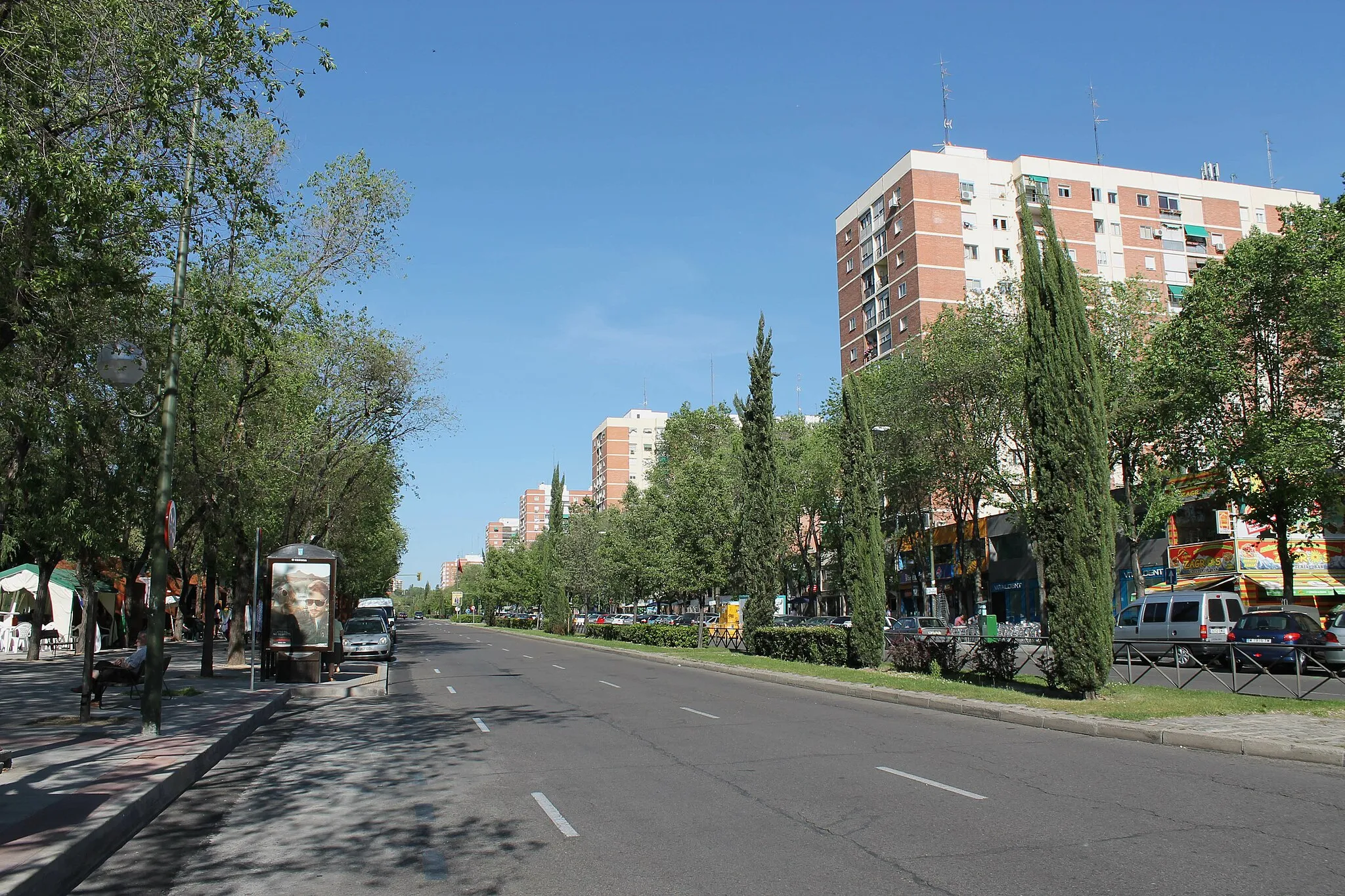 Photo showing: View from Avenida de Monforte de Lemos (street) in Fuencarral-El Pardo district in Madrid (Spain).