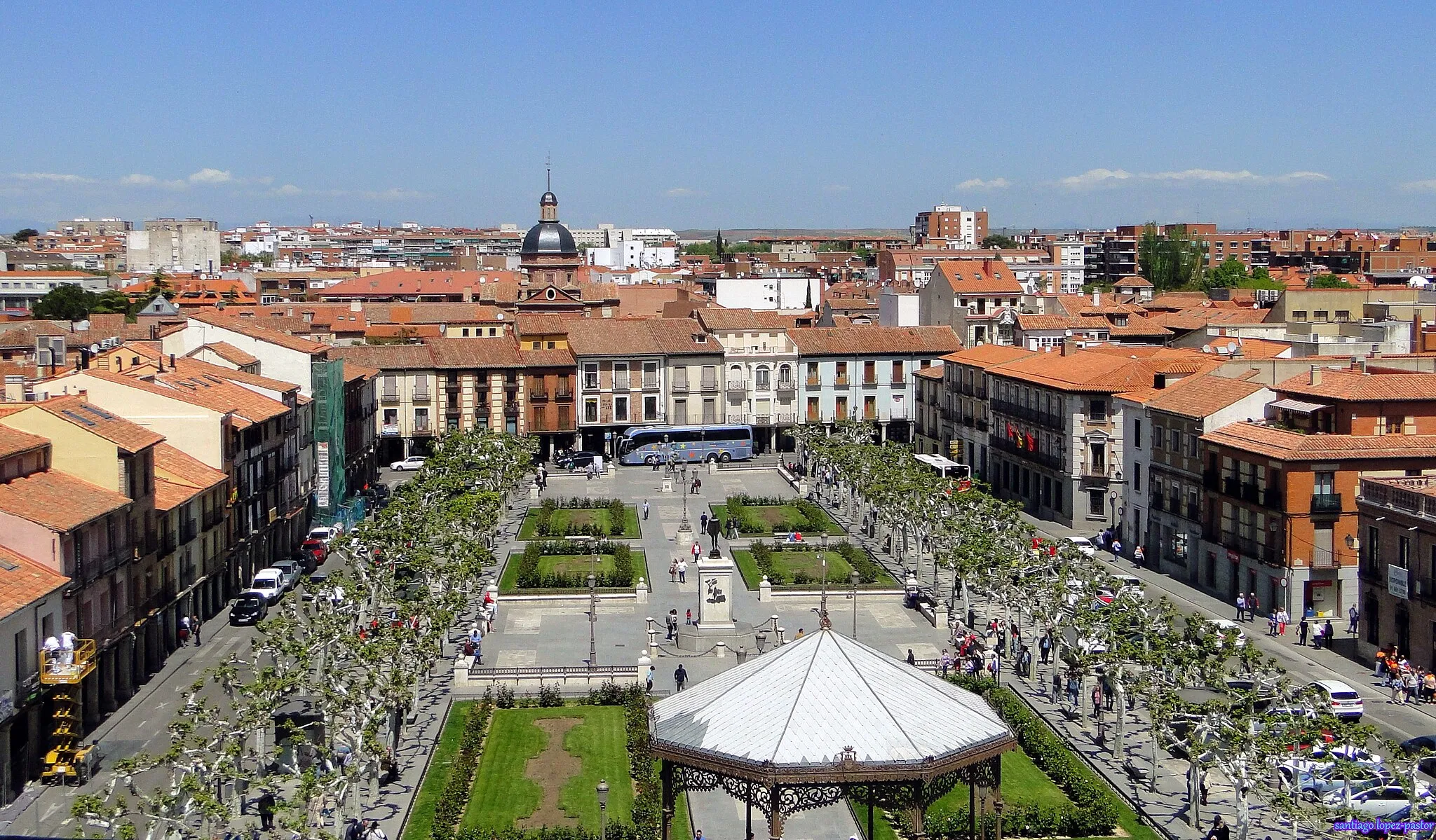 Photo showing: Plaza de Cervantes vista desde lo alto de la torre de Santa María.