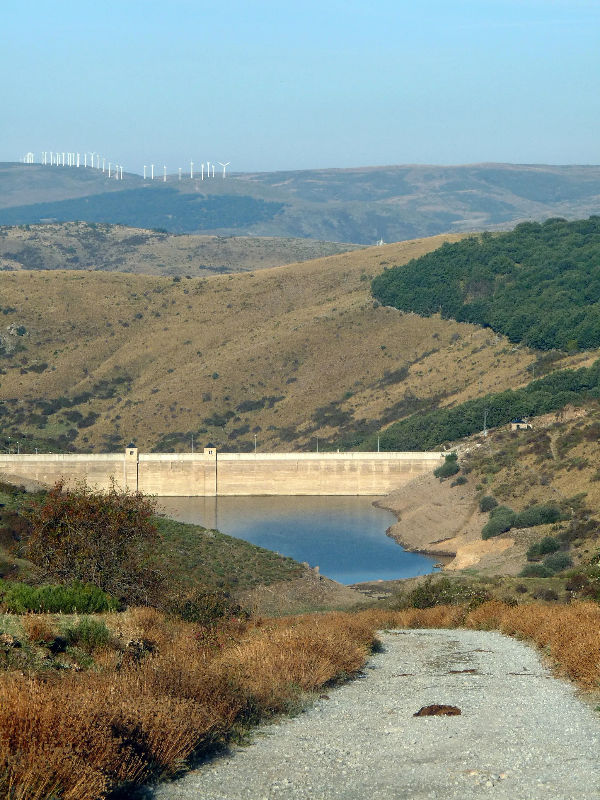 Photo showing: El Tobar Reservoir, Santa María de la Alameda, Community of Madrid, Spain.