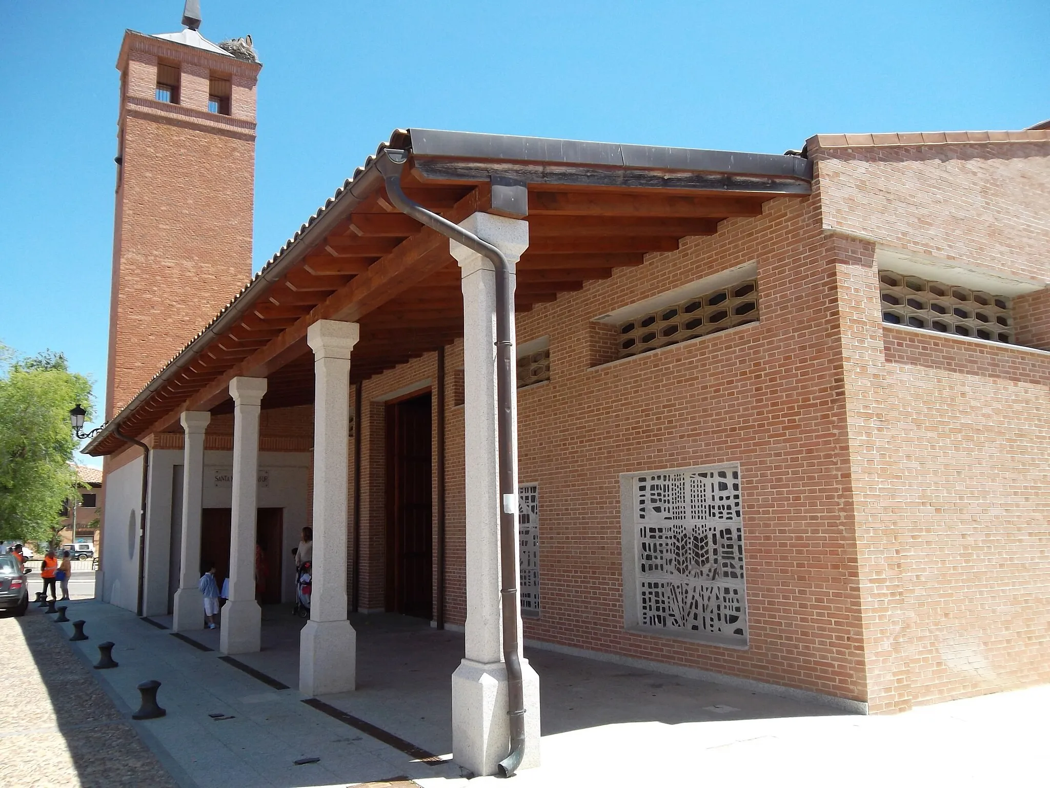 Photo showing: Fontanar-La iglesia parroquial, dedicada a Santa María la Mayor, fue derruida y construida una moderna.