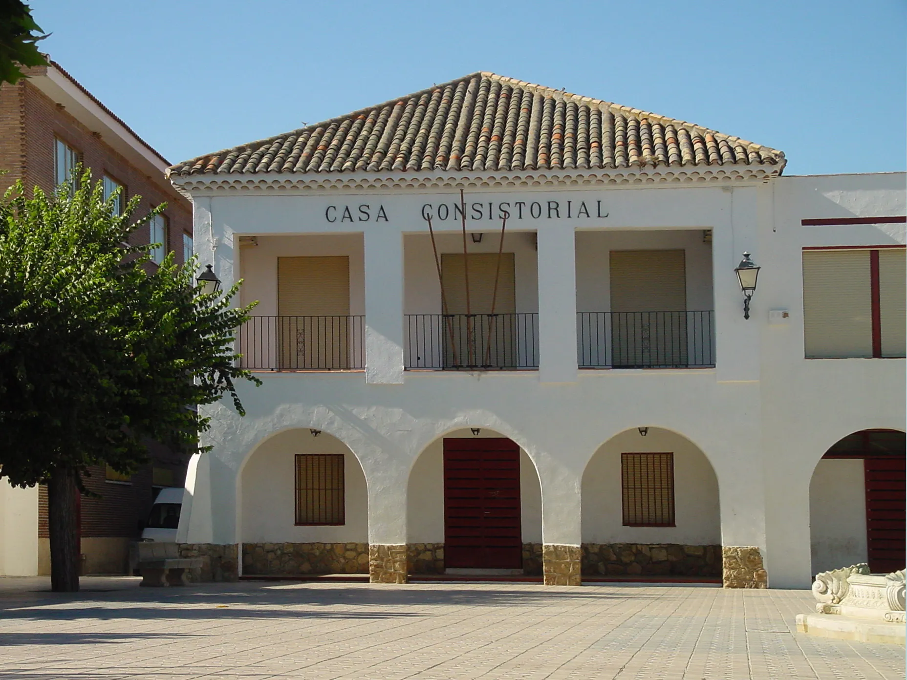 Photo showing: Fachada del ayuntamiento de Torrejón de la Calzada.