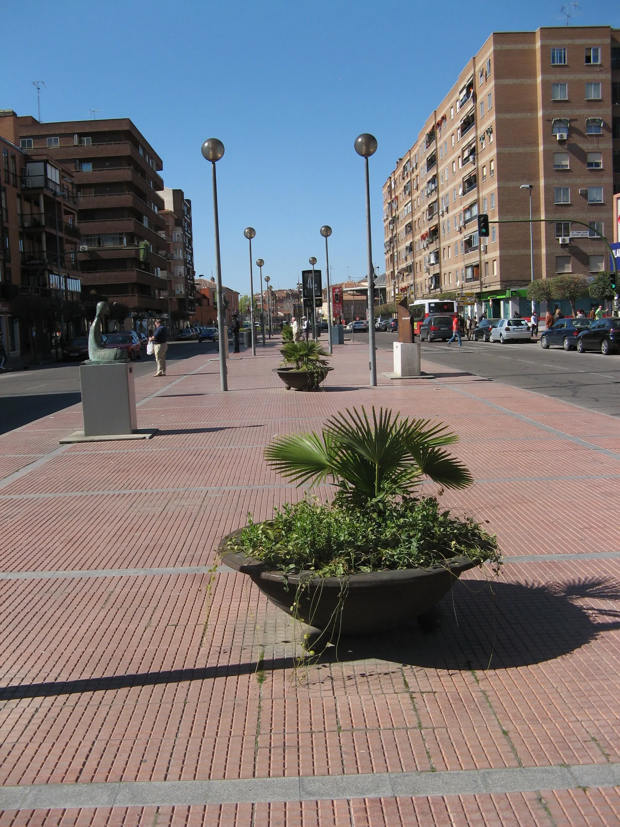 Photo showing: Museo de escultura al aire libre.
Vía Complutense.
Alcalá de Henares.
Comunidad de Madrid.

España