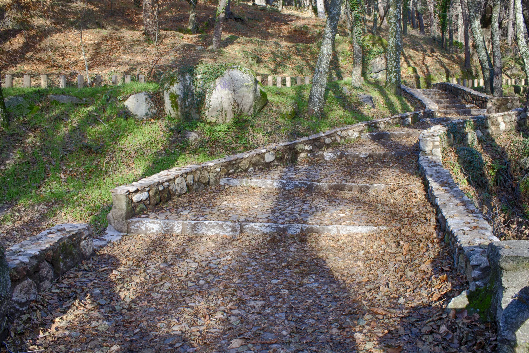 Photo showing: Escleras junto a la Garganta de Nuño Cojo
Piedralaves
Provincia de Ávila
Castilla y León

España