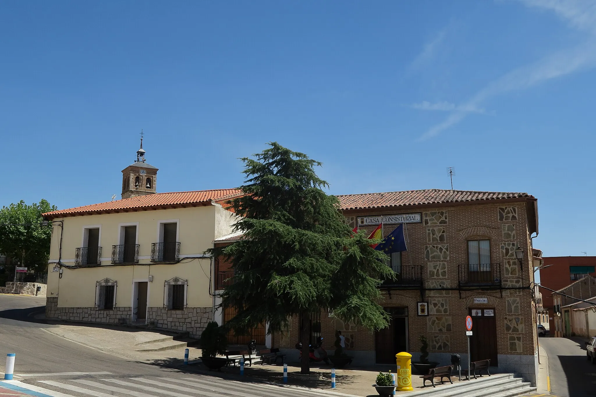 Photo showing: Novés, Casa Constistorial, plaza España