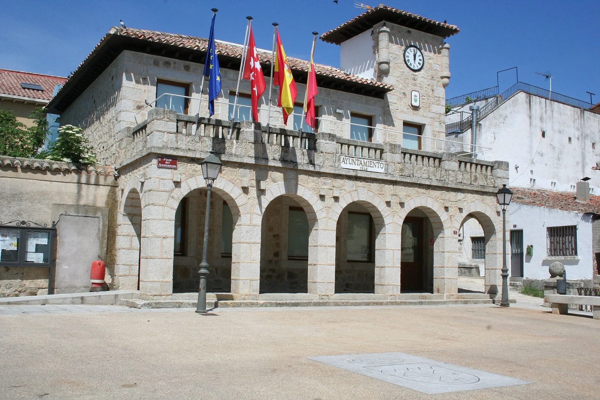 Photo showing: Ayuntamiento de Cabanillas de la Sierra