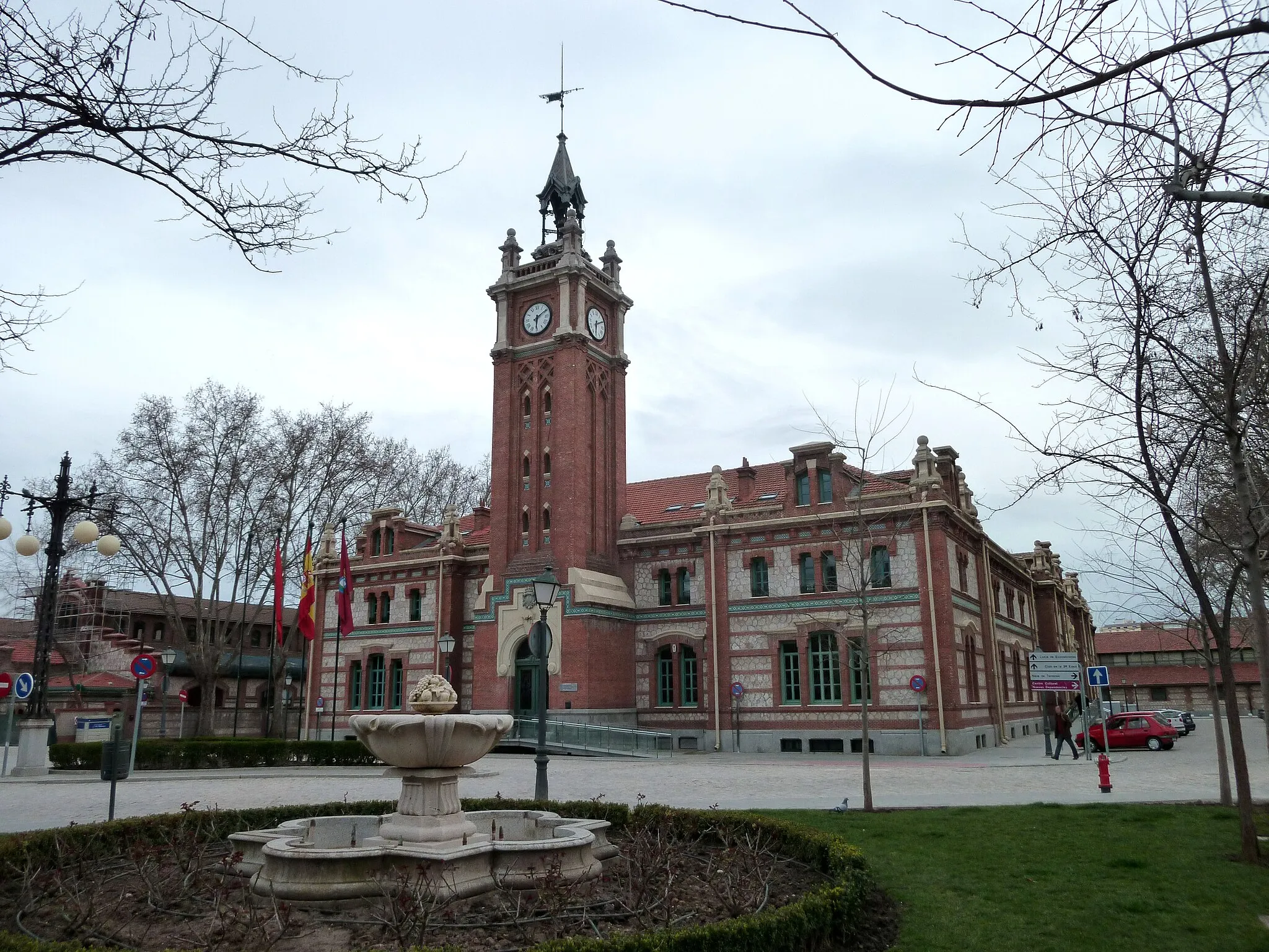 Photo showing: Casa del Reloj ("Clock House"), Arganzuela District Hall in Madrid (Spain), at the former Matadero de Arganzuela. Building was projected by engineer José Eugenio Ribera Dutaste and architect Luis Bellido González, and built from 1910 to 1933.