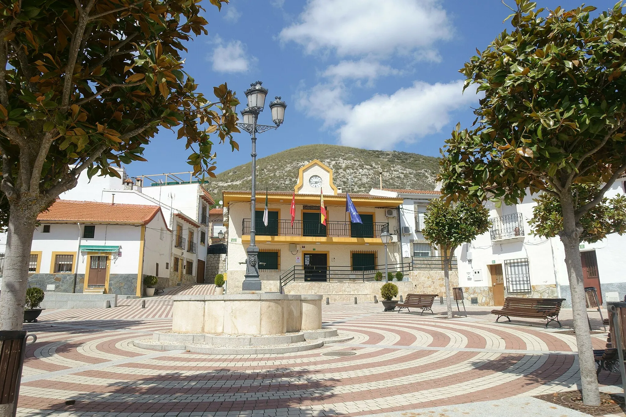 Photo showing: Vista de la casa consistorial de Valverde de Alcalá (Madrid, España).