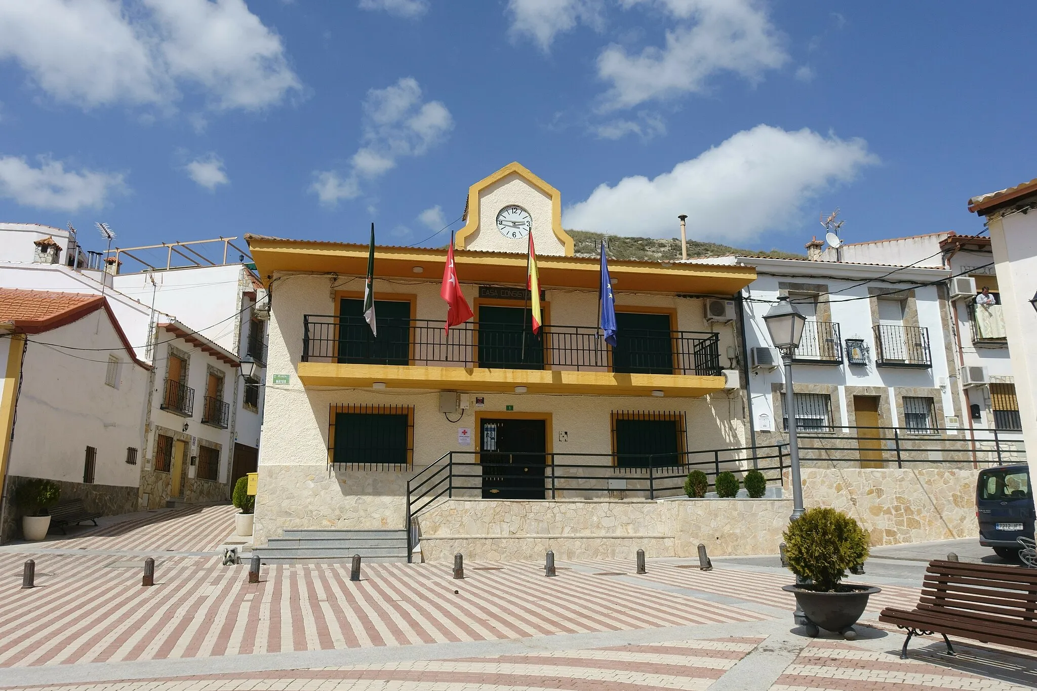 Photo showing: Vista de la casa consistorial de Valverde de Alcalá (Madrid, España).