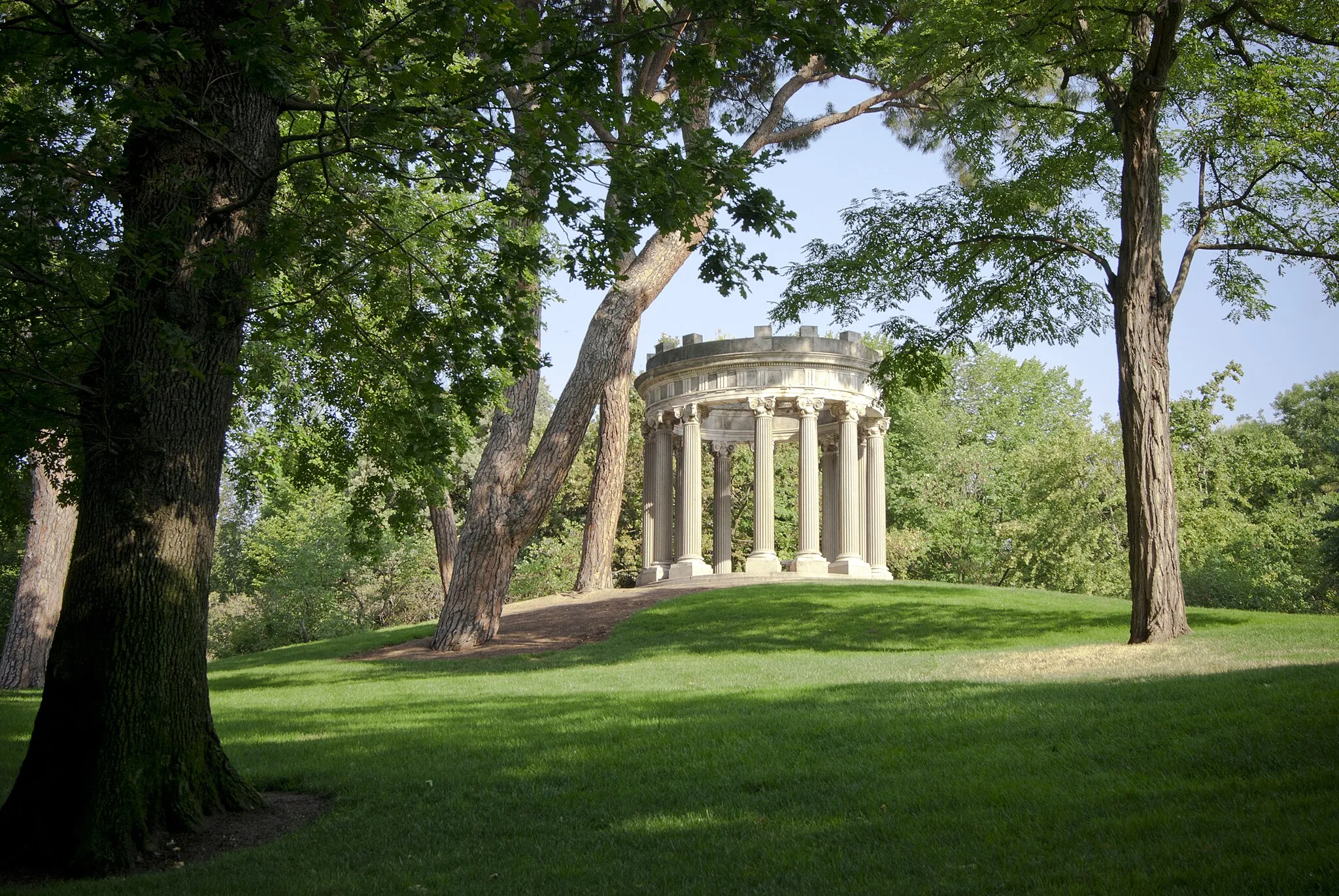 Photo showing: Bonito parque en el barrio de la Alameda de Osuna en el distrito de Barajas, Madrid.