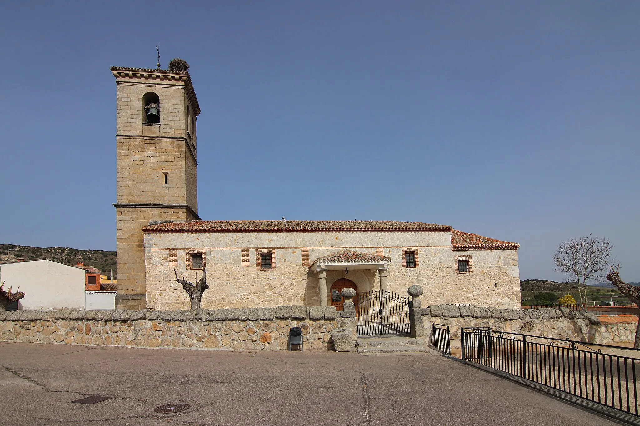 Photo showing: Iglesia de San Vicente Mártir, Paredes de Escalona, fachada principal, sur