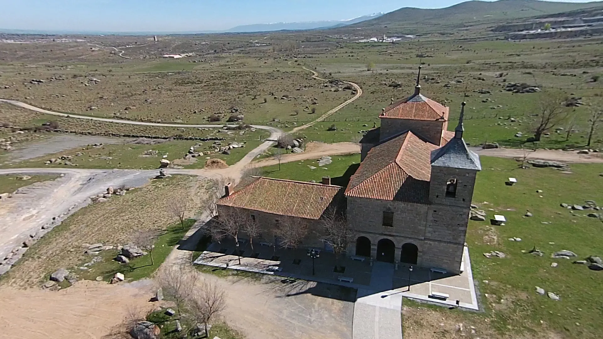 Photo showing: Western aerial view of ermitage of Our Lady of Cubillo, Santa María del Cubillo (Ávila, Spain). Picture taken by Smart Drone with a drone.