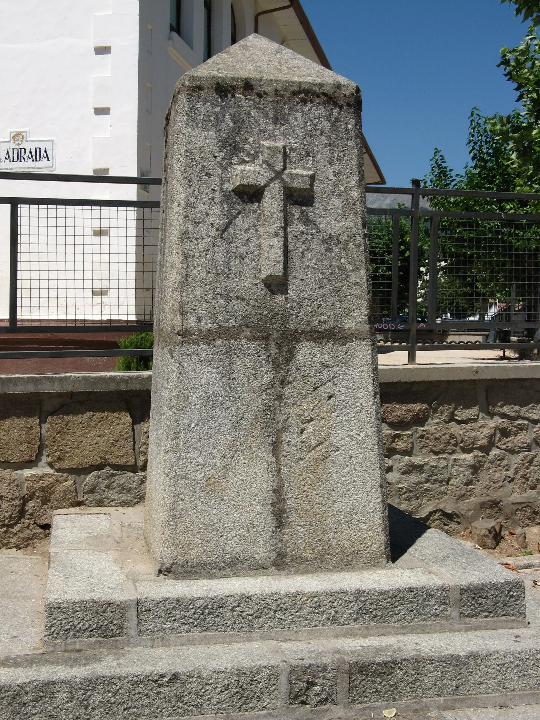 Photo showing: Monumento a los Caídos en la Guerra Civil.
La Adrada
Provincia de Avila

Castilla y León

España