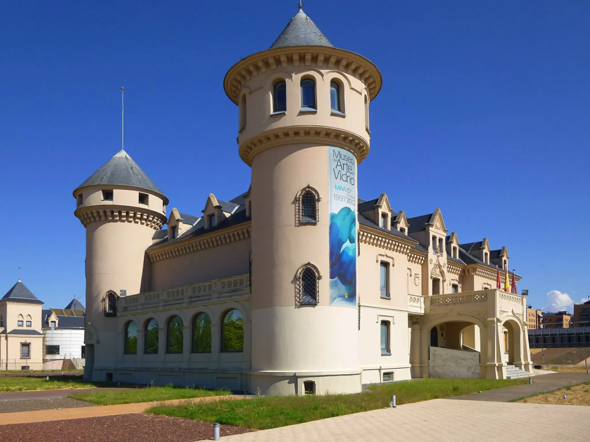 Photo showing: Castillos de los Marqueses de Valderas y Museo de Arte de Vidrio de Alcorcón (MAVA). En Alcorcón, Madrid