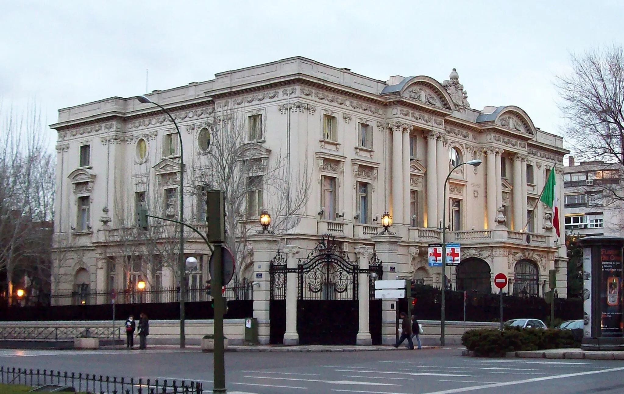 Photo showing: View, from the north-east angle, of the Italian Embassy seat in Madrid (Spain), also known as Palacio de Amboage.