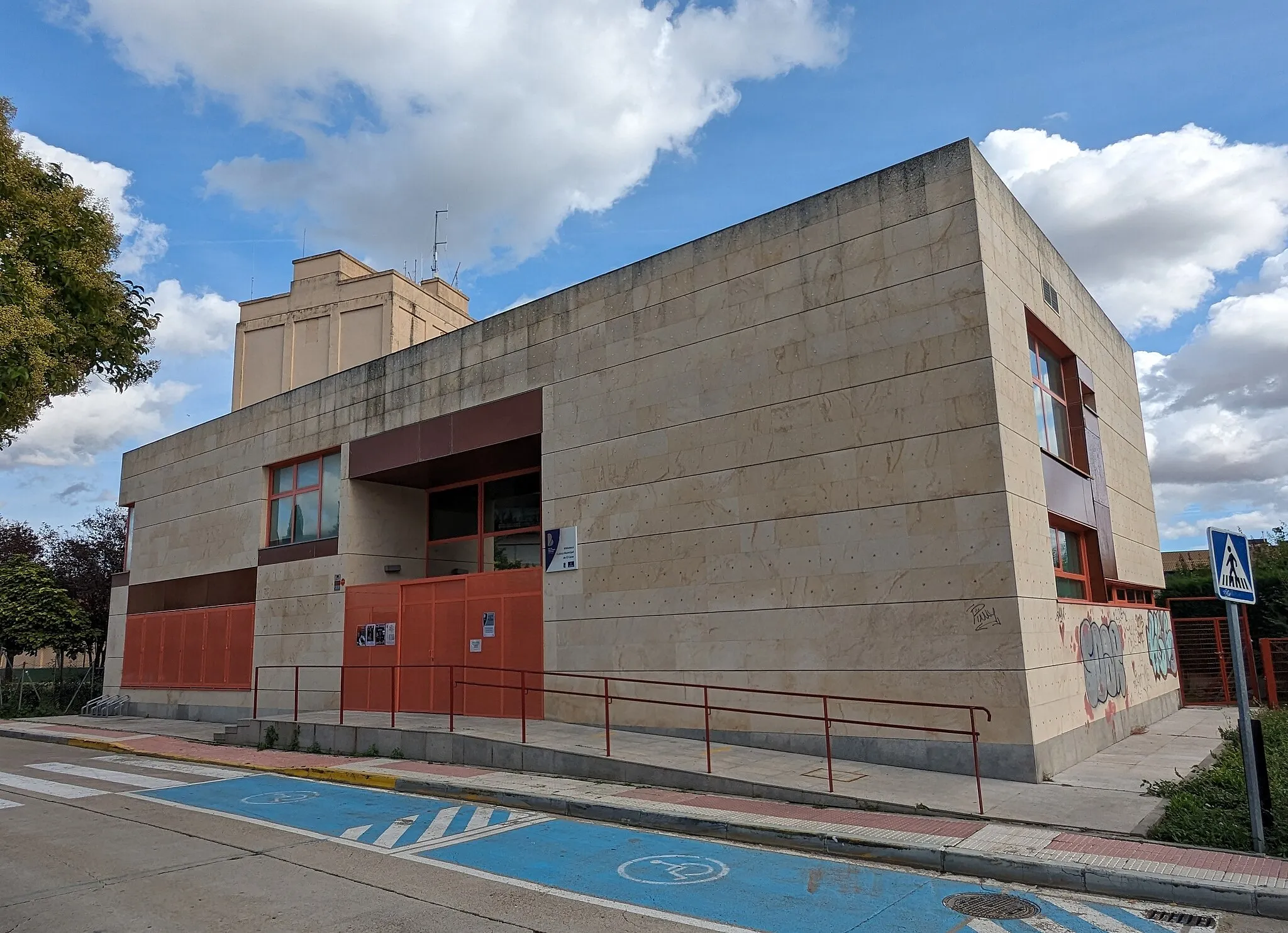 Photo showing: Biblioteca municipal de El Casar (Guadalajara, España).