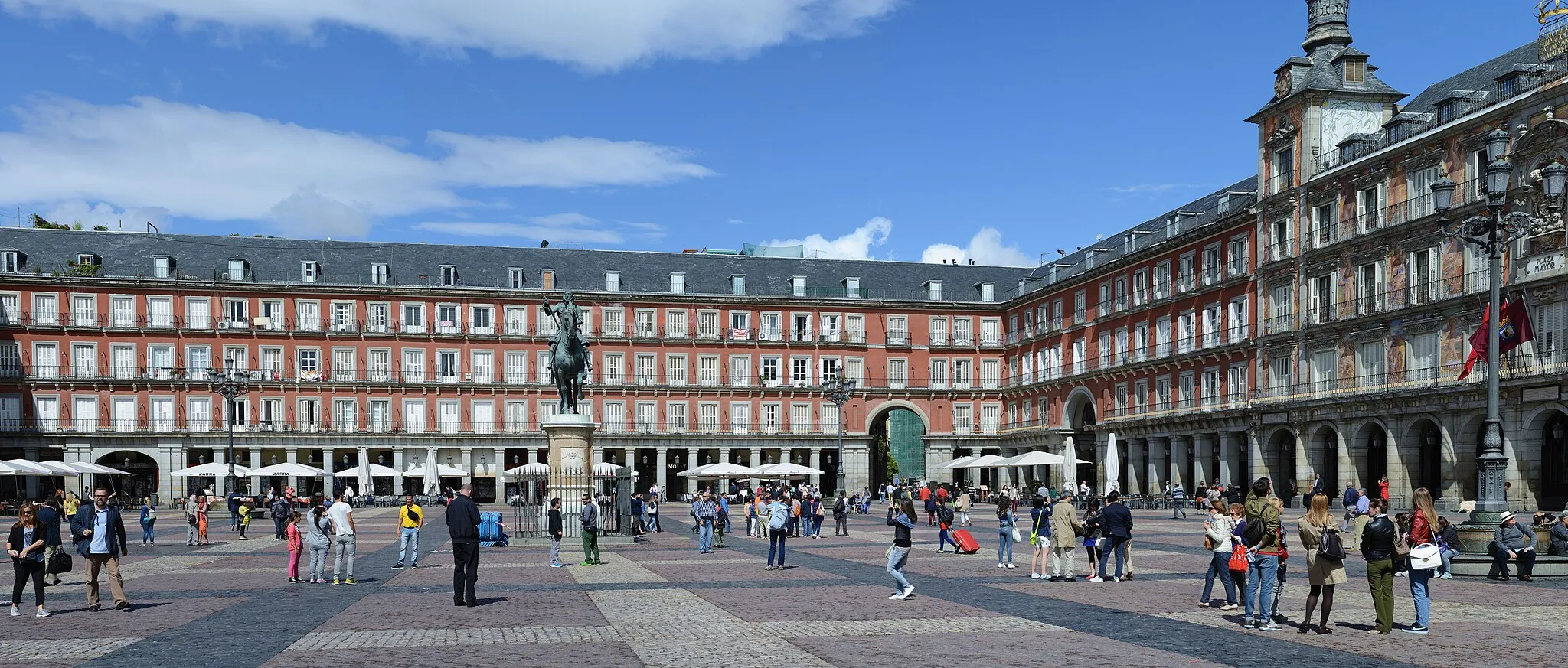 Photo showing: View of Plaza Mayor, Madrid, with the statue of Filpe III of Spain