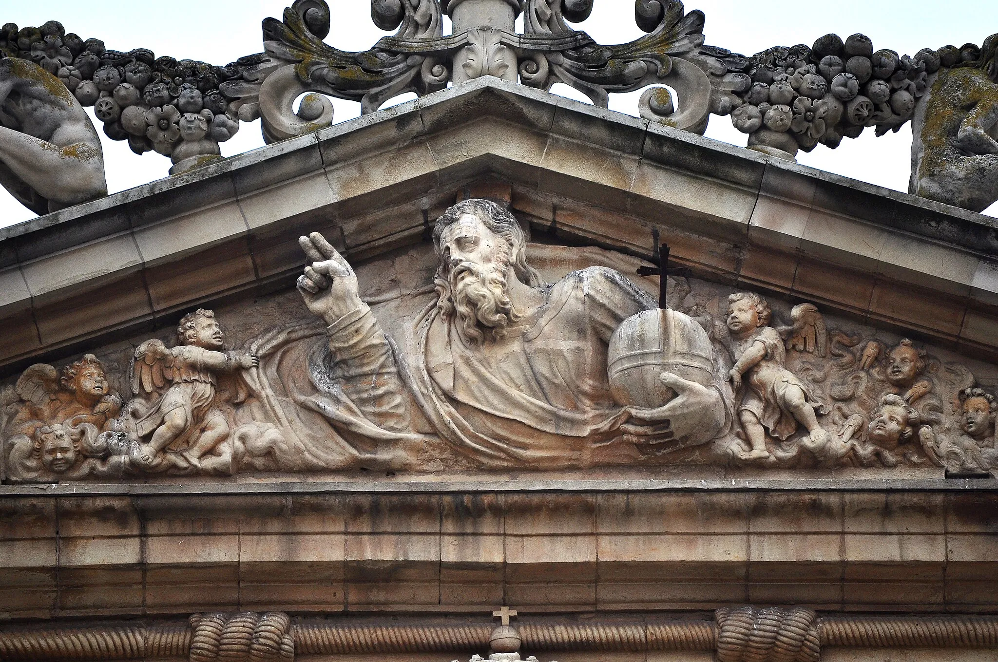 Photo showing: Detail of the façade of Colegio Mayor de San Ildefonso in Alcalá de Henares, Madrid, Spain.
