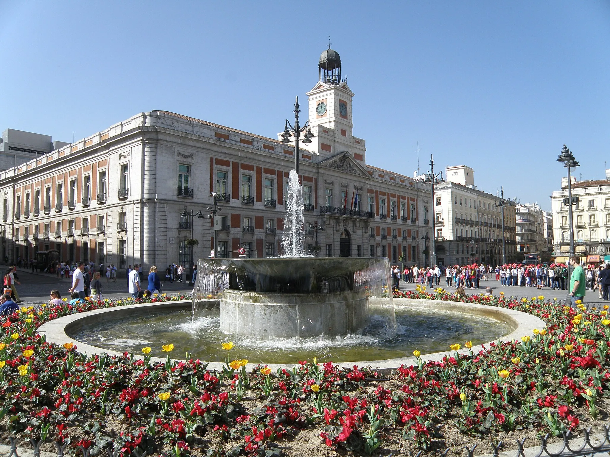 Photo showing: Puerta del Sol in Madrid.