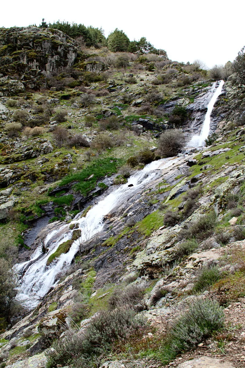 Photo showing: Vista general chorrera de San Mames