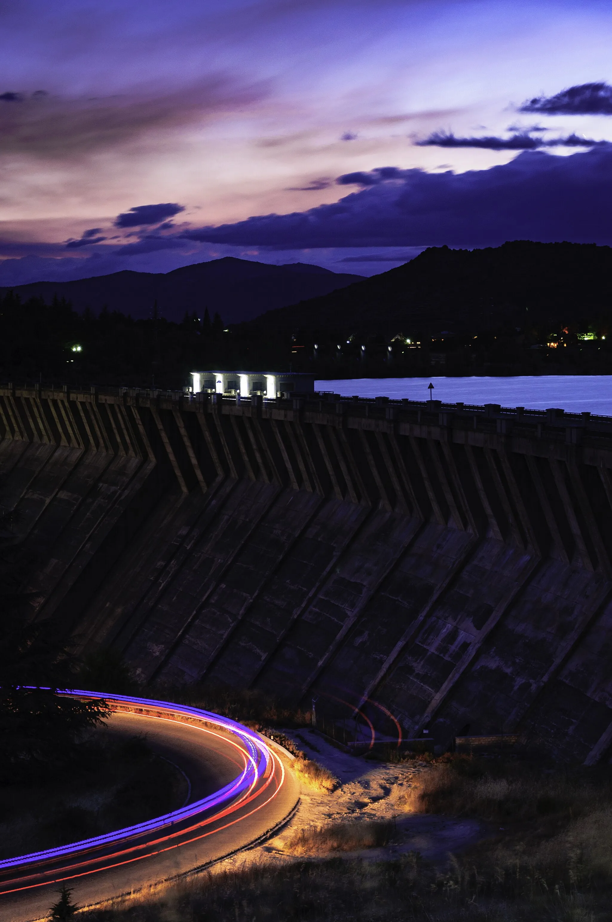 Photo showing: Sunset at Navacerrada Dam in Madrid