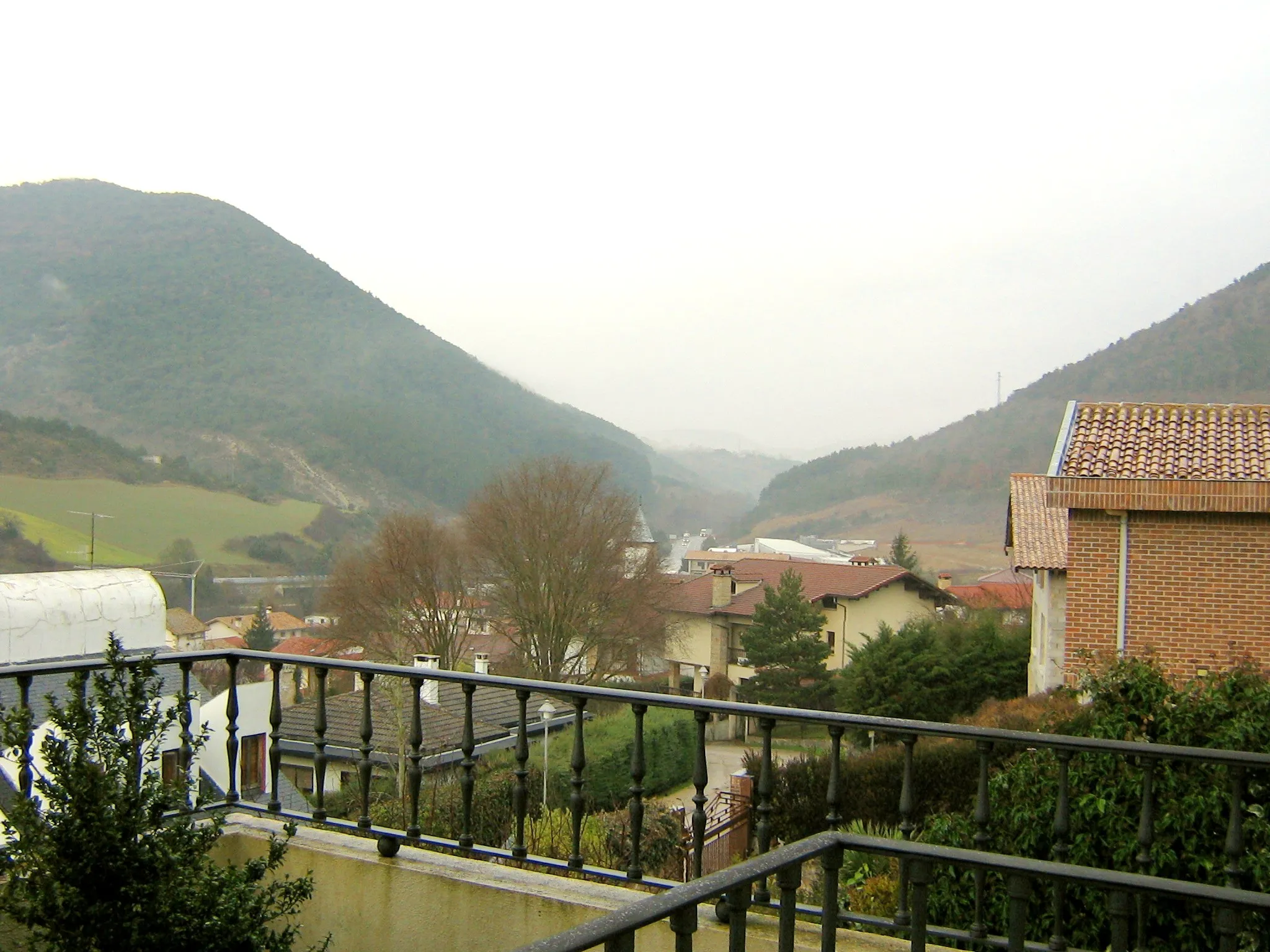 Photo showing: Vista del pueblo Sorauren(navarra),tomada desde la parte alta el dia 2007-01-08