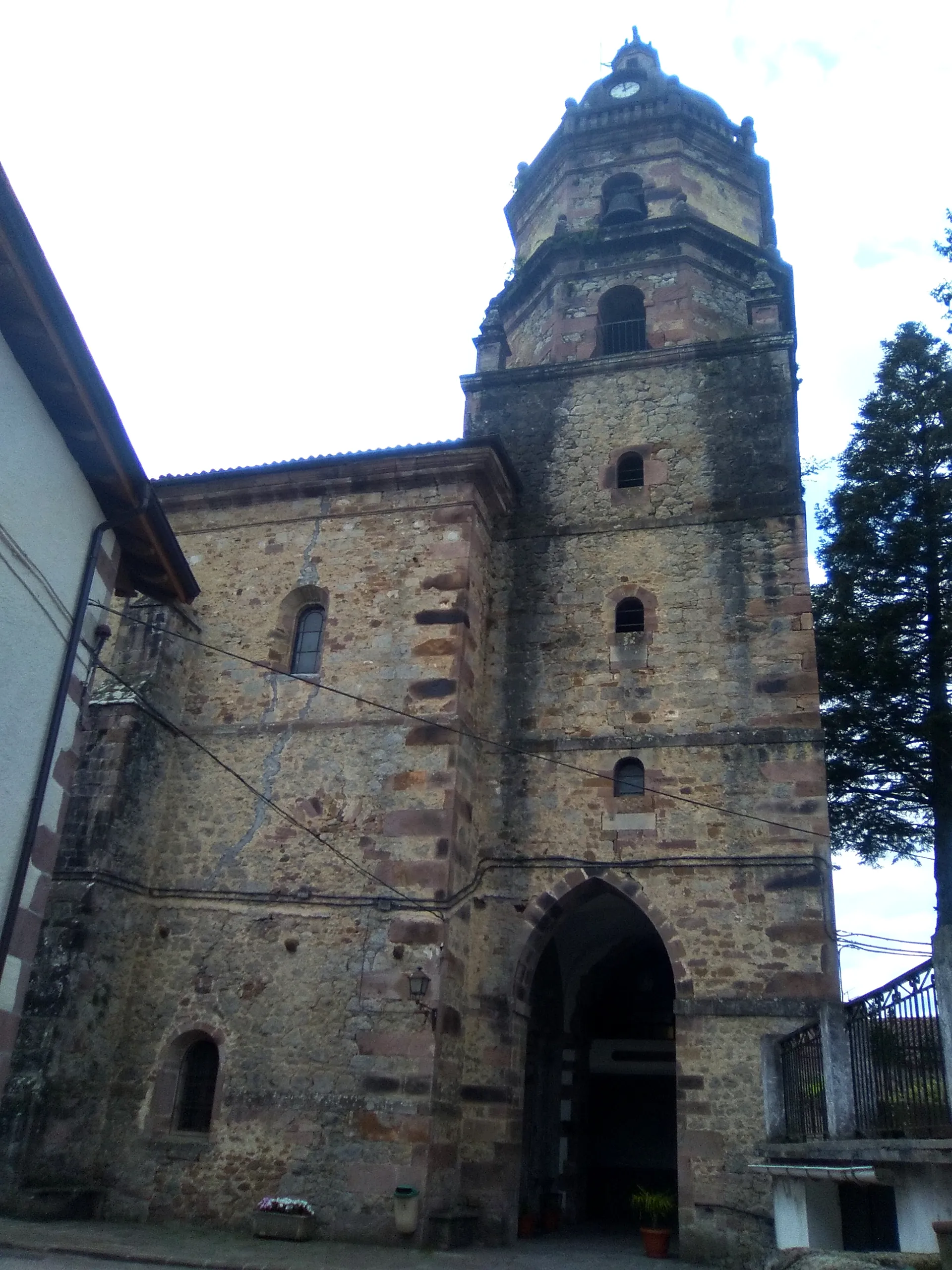 Photo showing: San Salbador church, Irurita. Baztan, Navarre, Basque Country