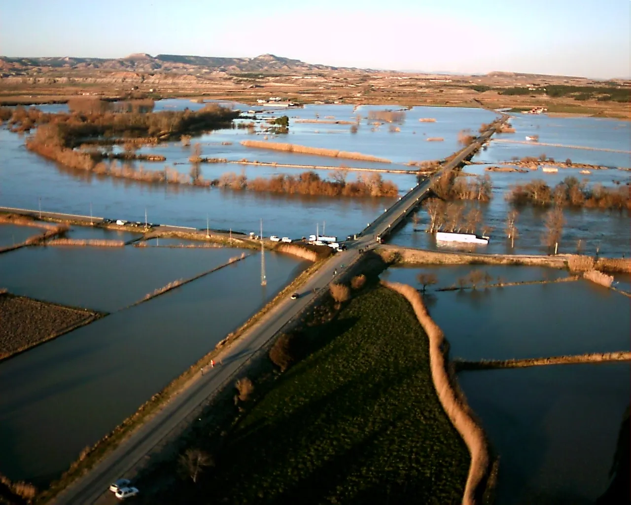 Photo showing: Crecida del Ebro a su paso por Novillas (Zaragoza).