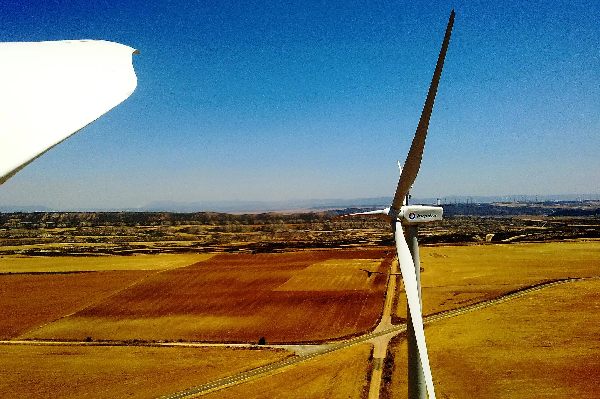 Photo showing: View to NE from a windturbine near Falces, Spain