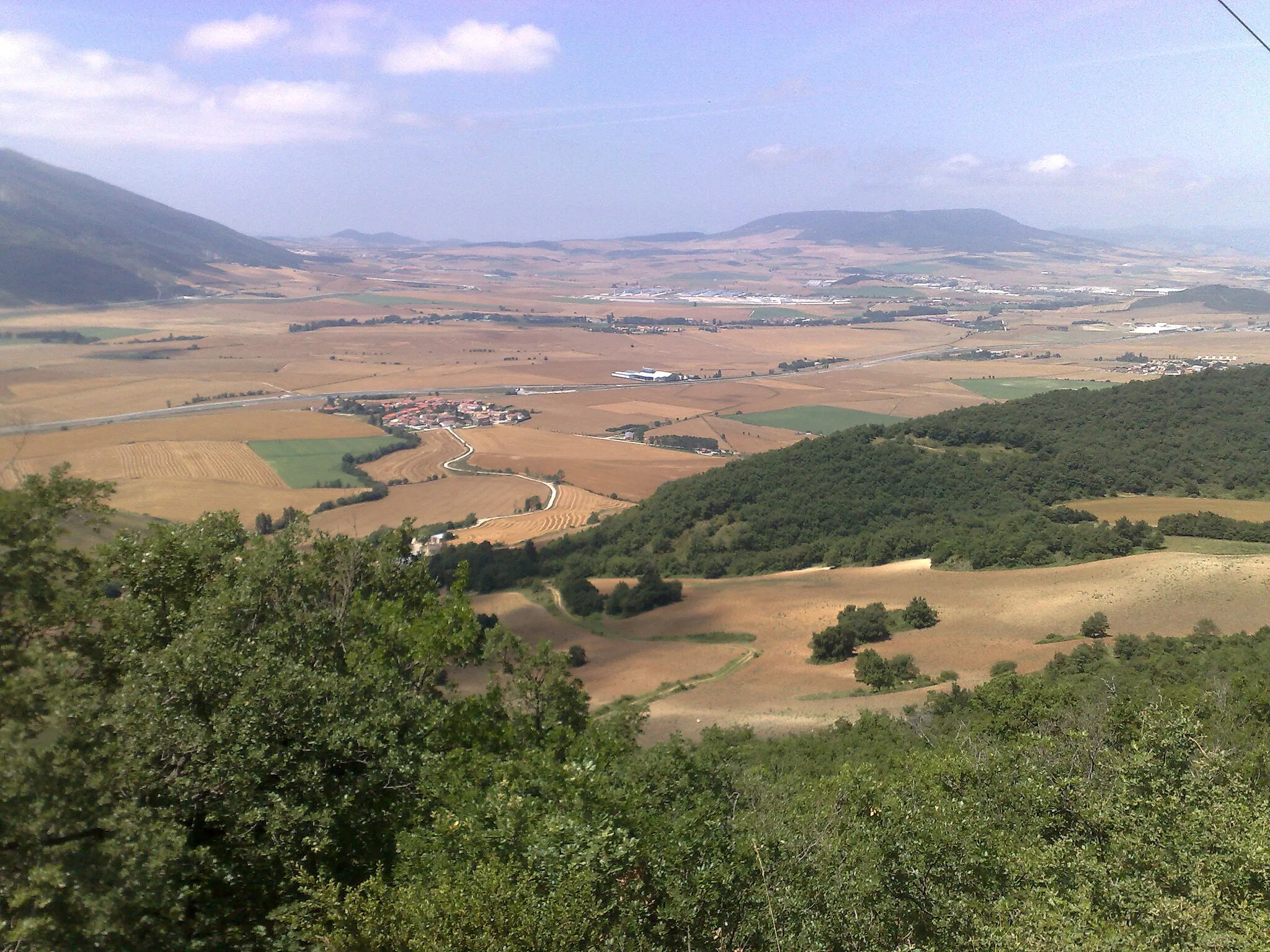 Photo showing: Most part of valley of Elortz and Beriain seen from mount Pagadi. Navarre, Basque Country.