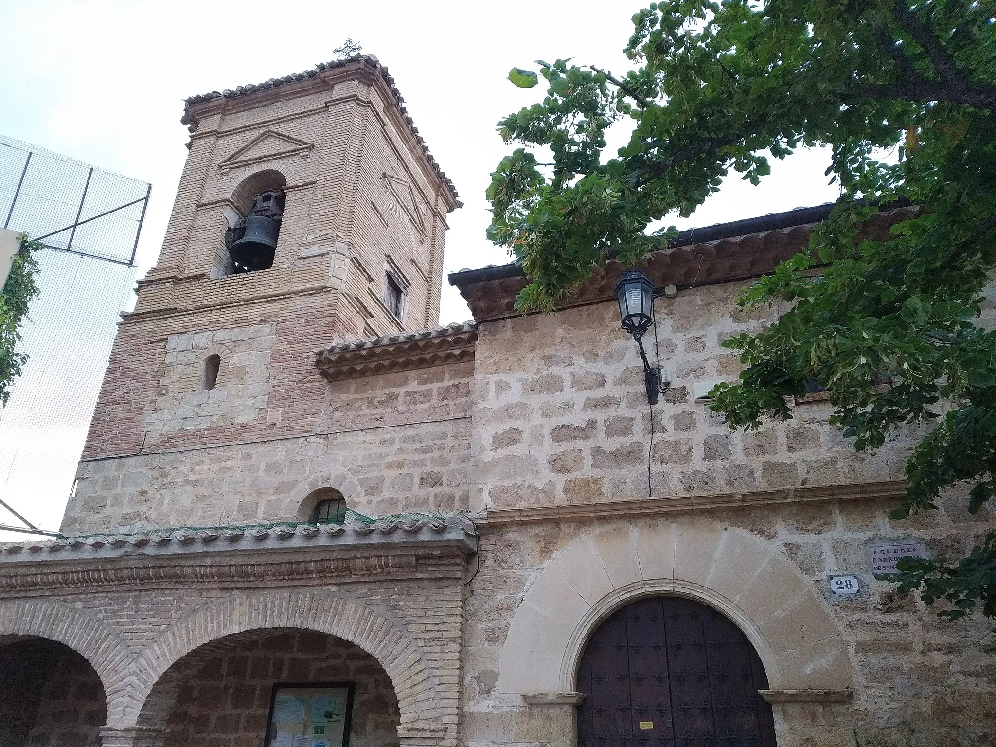 Photo showing: Entrada sur y torre de la Iglesia de Arbeiza