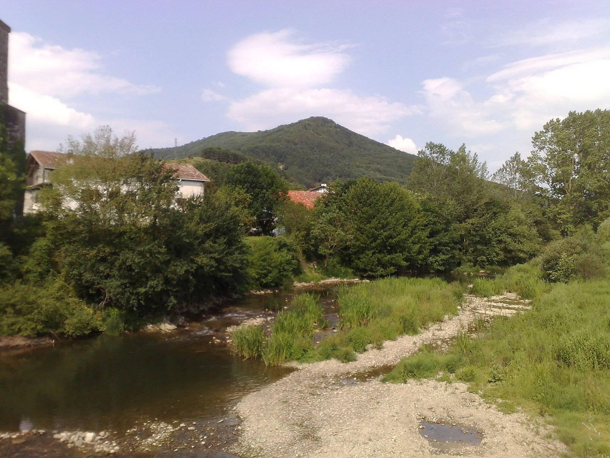 Photo showing: Ultzama river and mount Txutxurru in Ziaurritz, Odieta, Navarre, Basque Country.