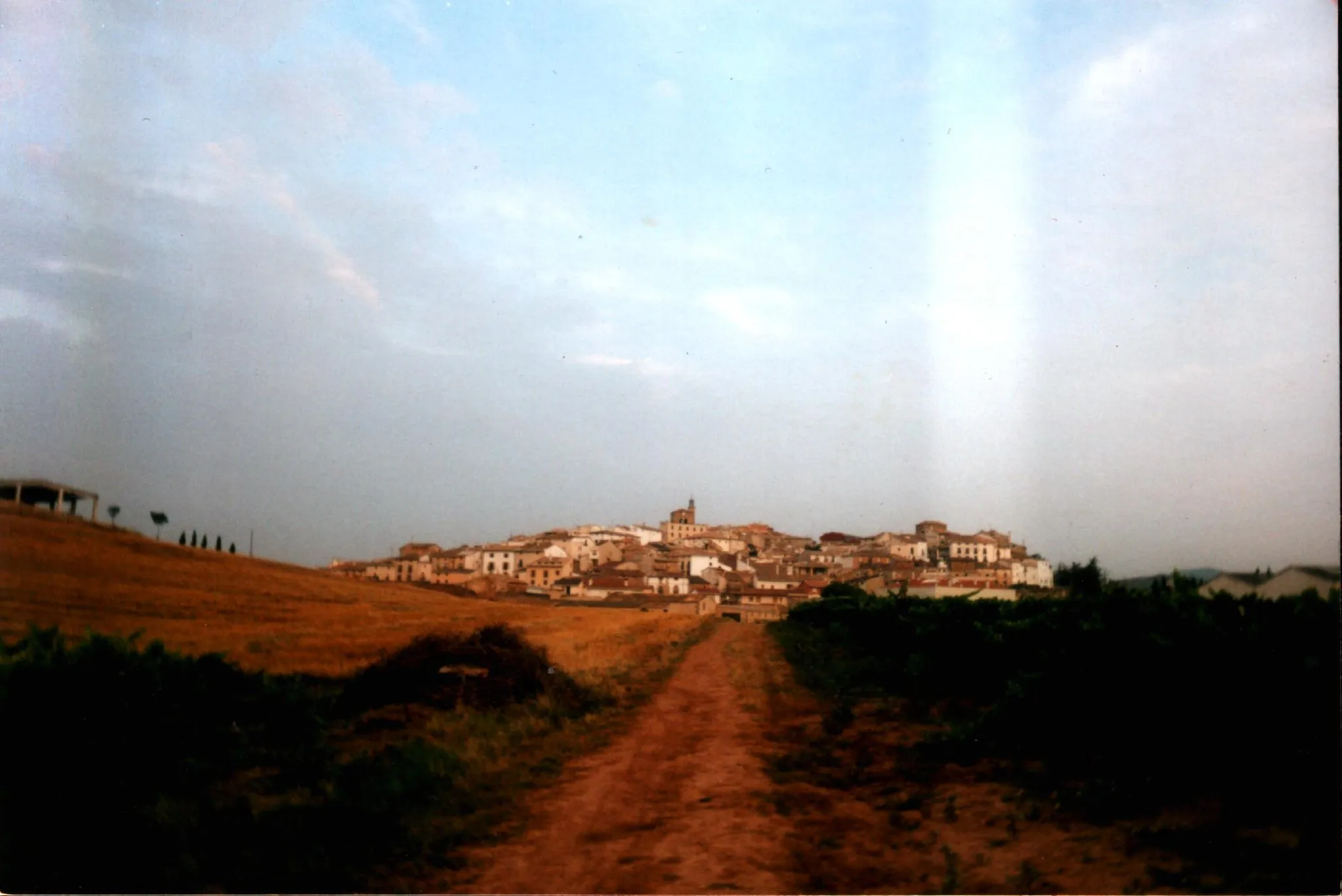 Photo showing: Author: Benjamin Sonntag
fr: Le chemin du pélerinage de Saint Jacques de Compostelle, le centre de l'Espagne

en: The way to Santiago, center of Spain