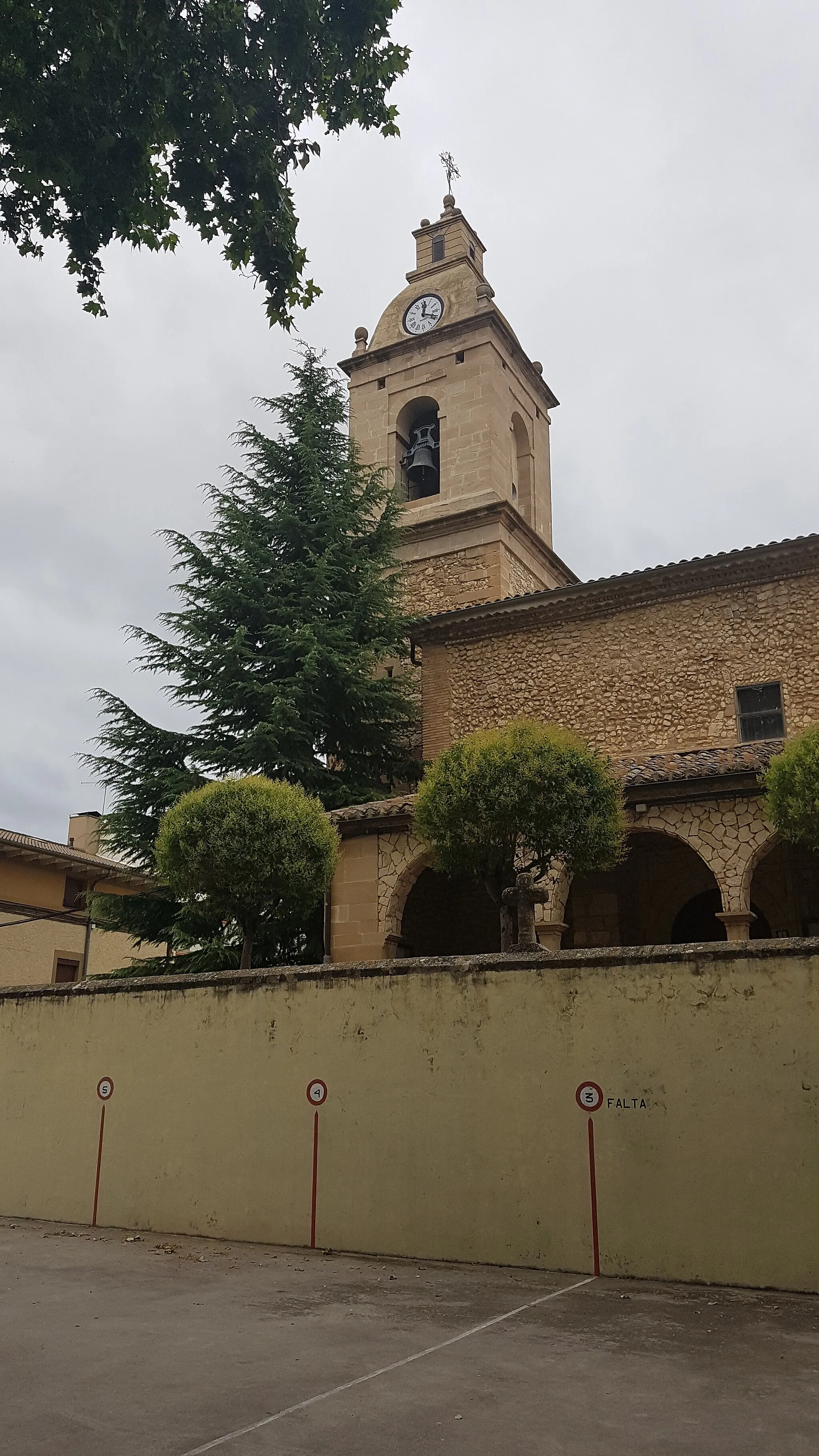 Photo showing: Church of Saint Stephen of Murieta seen from the fronton