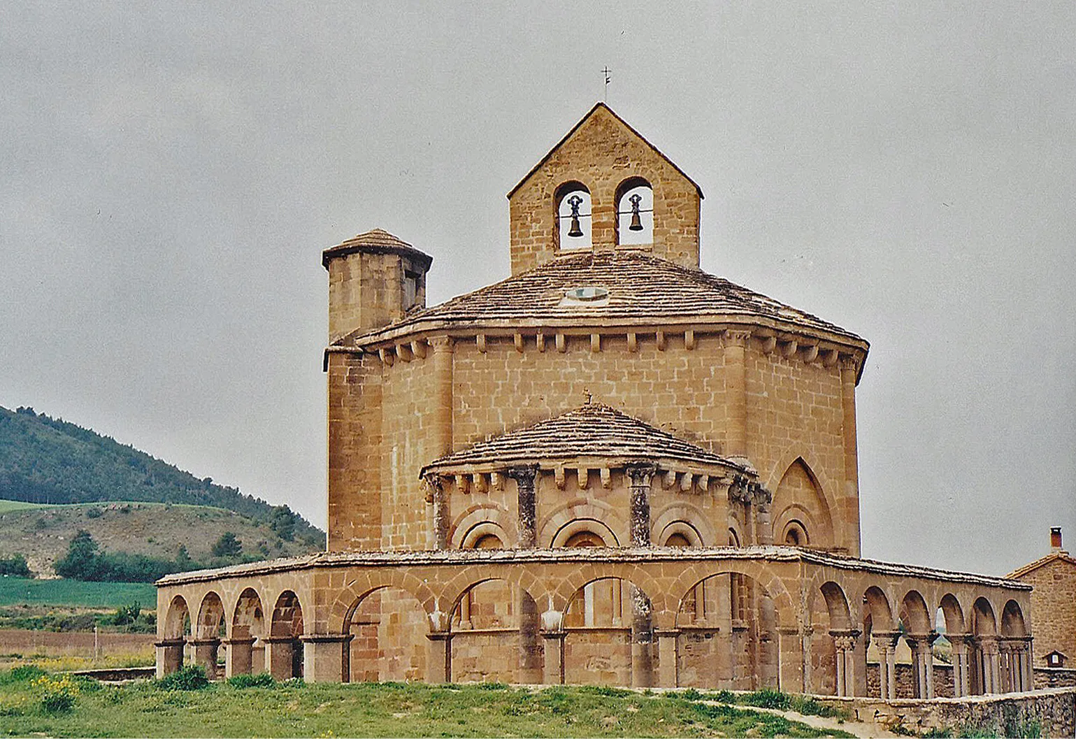 Photo showing: Kirche Santa Maria de Eunate am Jakobsweg in der Region Navarra (Scan vom Analogbild)