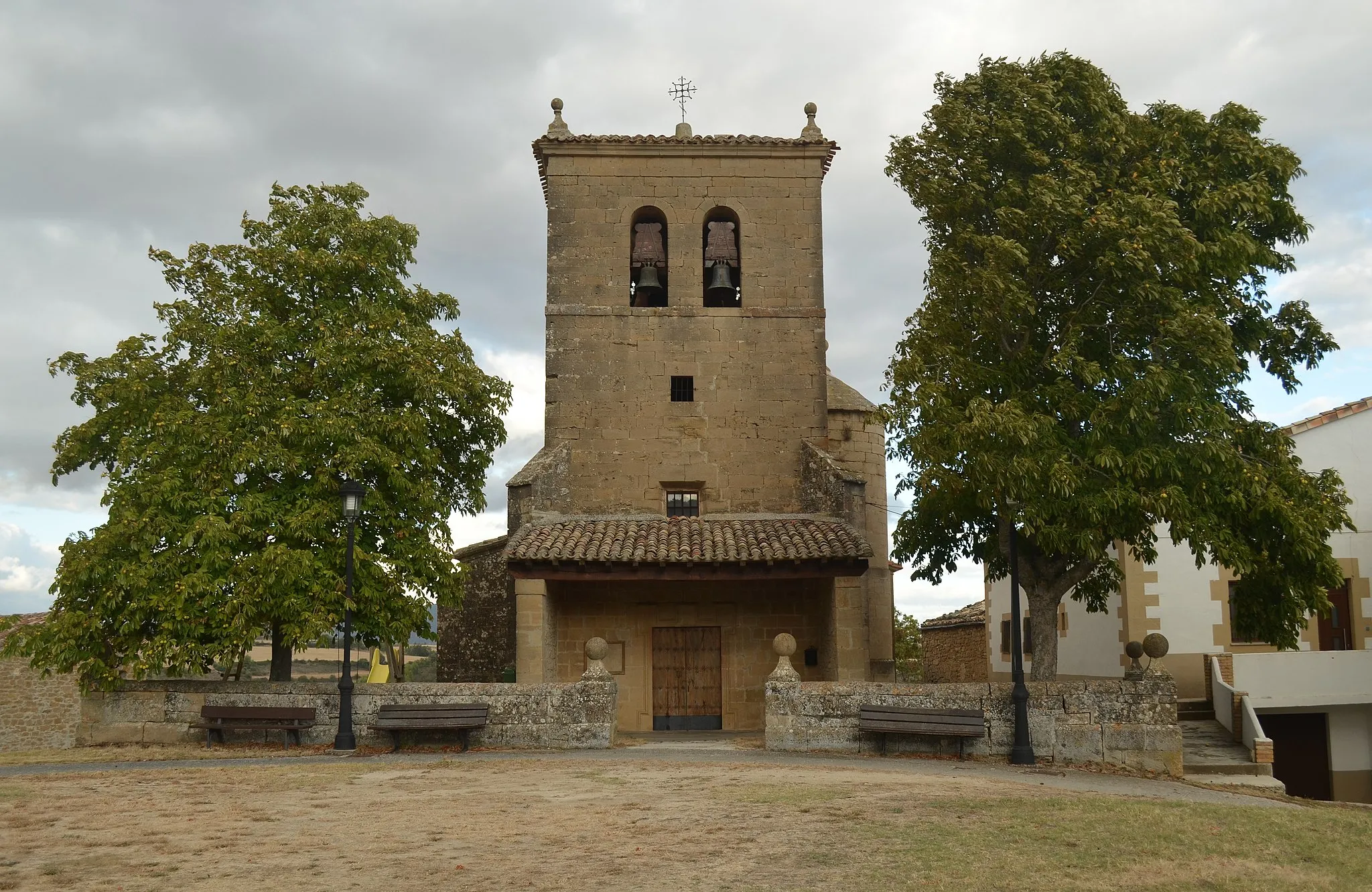 Photo showing: Iglesia de San Martín, desde la plaza del mismo nombre, en Grocin (Navarra, España)