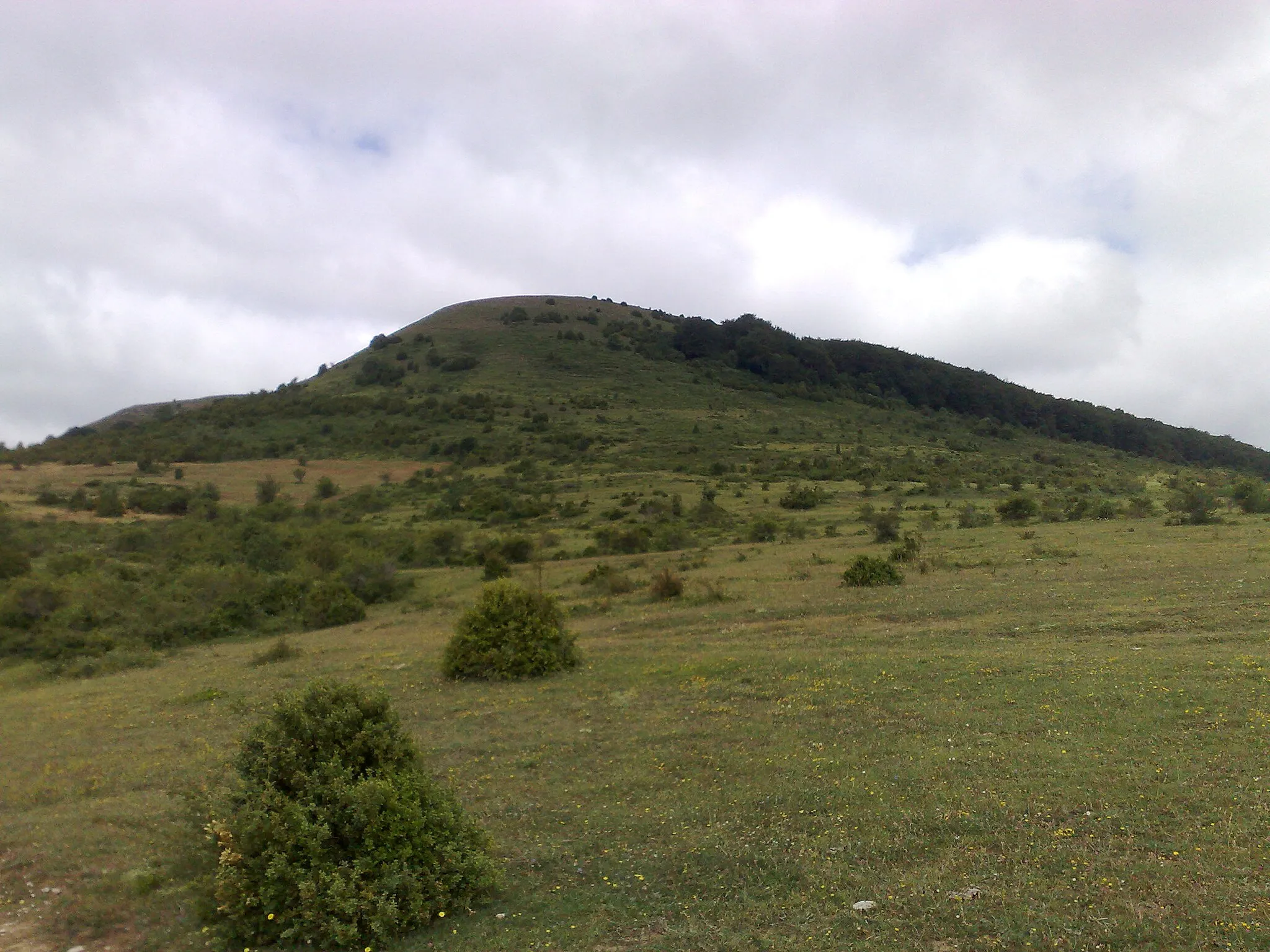 Photo showing: Mount Elimendi, southern approaches of Andimendia (Andia) massif, Navarre, Basque Country.