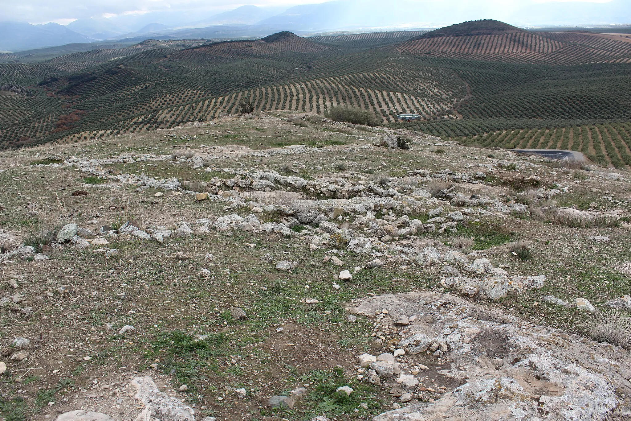 Photo showing: Restos de estructuras de época emiral y bajomedieval cristiana en el cerro Peñaflor.