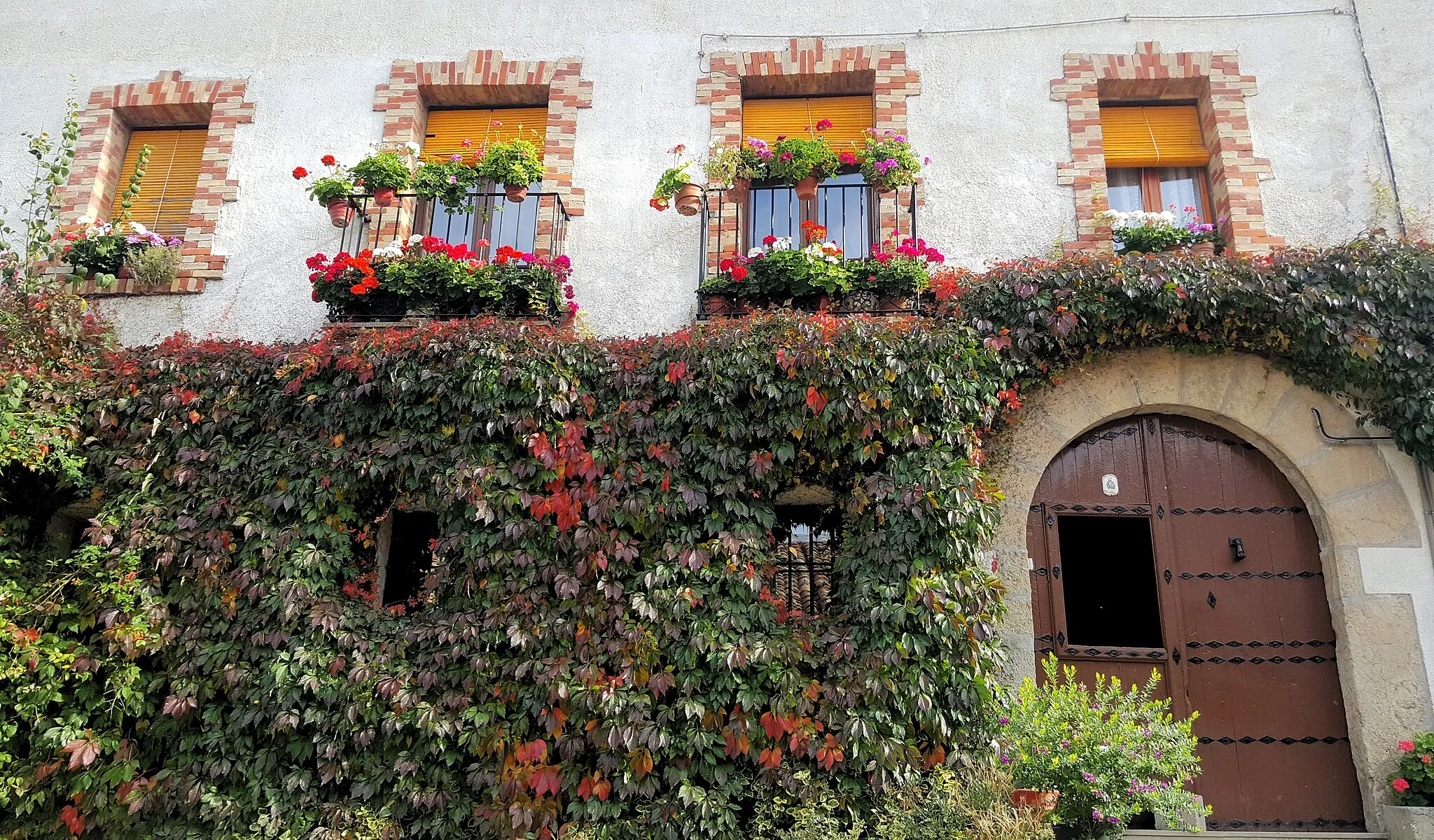 Photo showing: House in the village of Zabaldika. Esteribar valley. Navarre