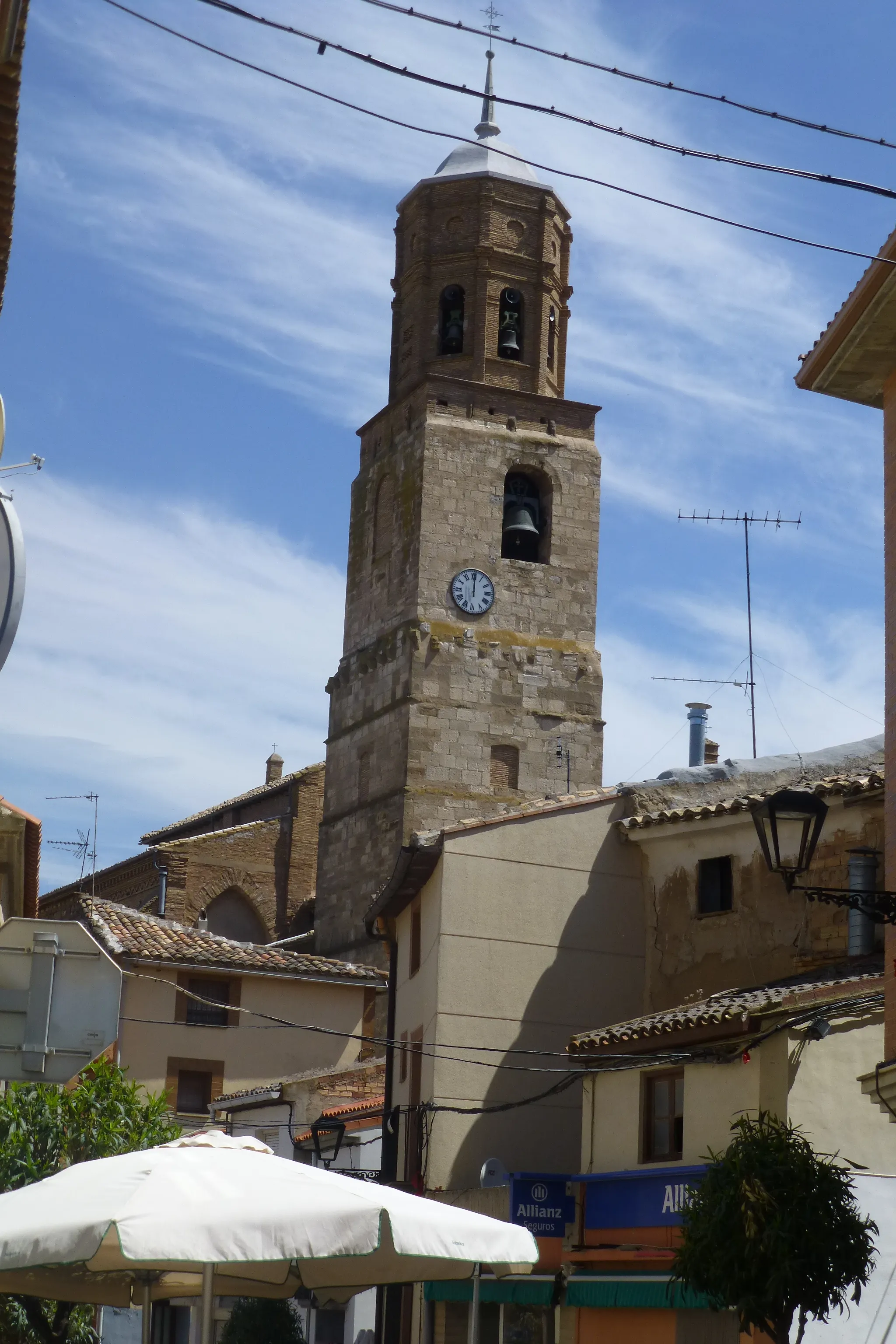 Photo showing: Vista parcial de la localidad navarra de Ablitas. Al fondo la Iglesia de Santa María Magdalena.