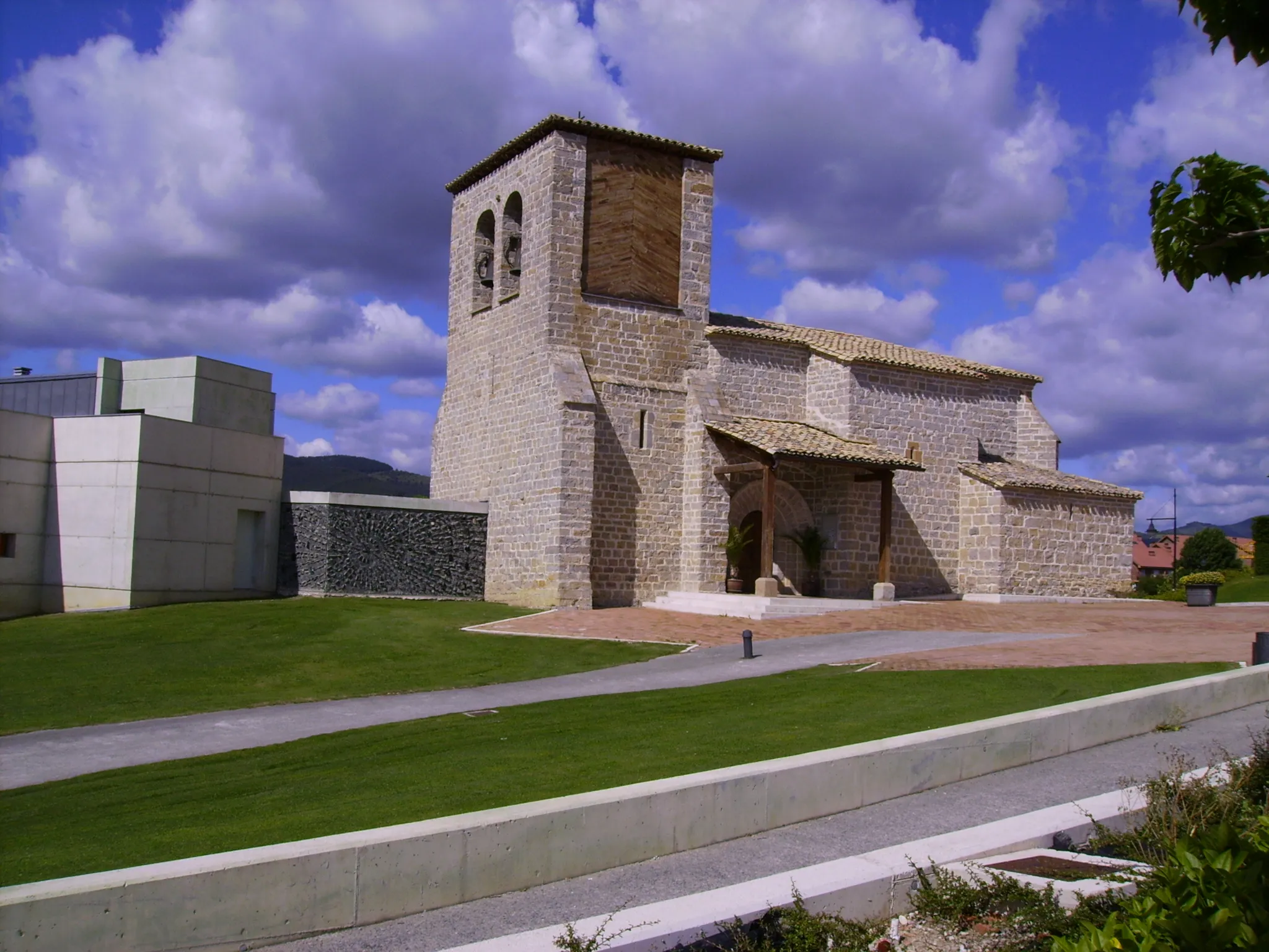 Photo showing: Iglesia de San Esteban de Gorráiz
