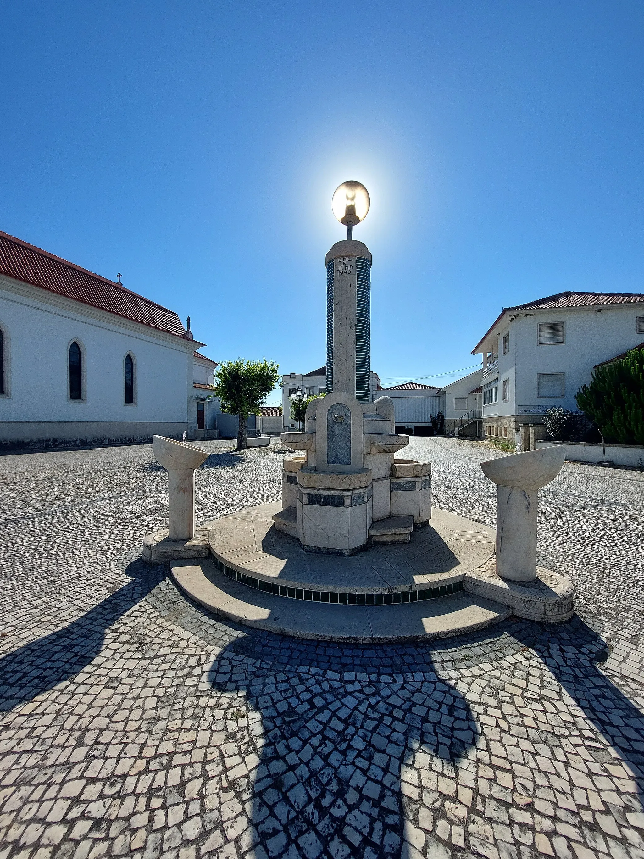 Photo showing: Enquadramento do Fontanário em Monte Redondo