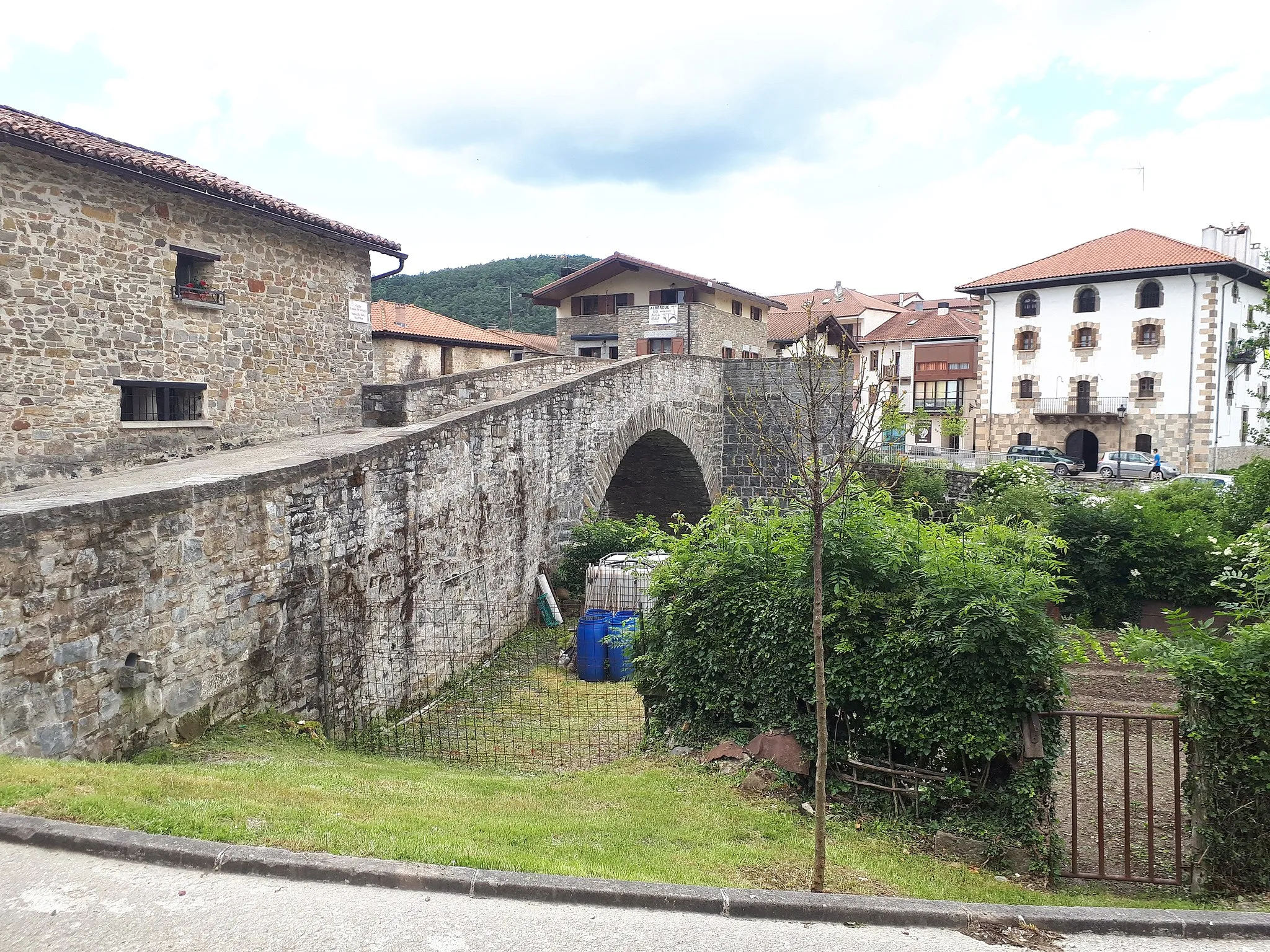 Photo showing: Puente gótico sobre el río Arga en la localidad de Zubiri.