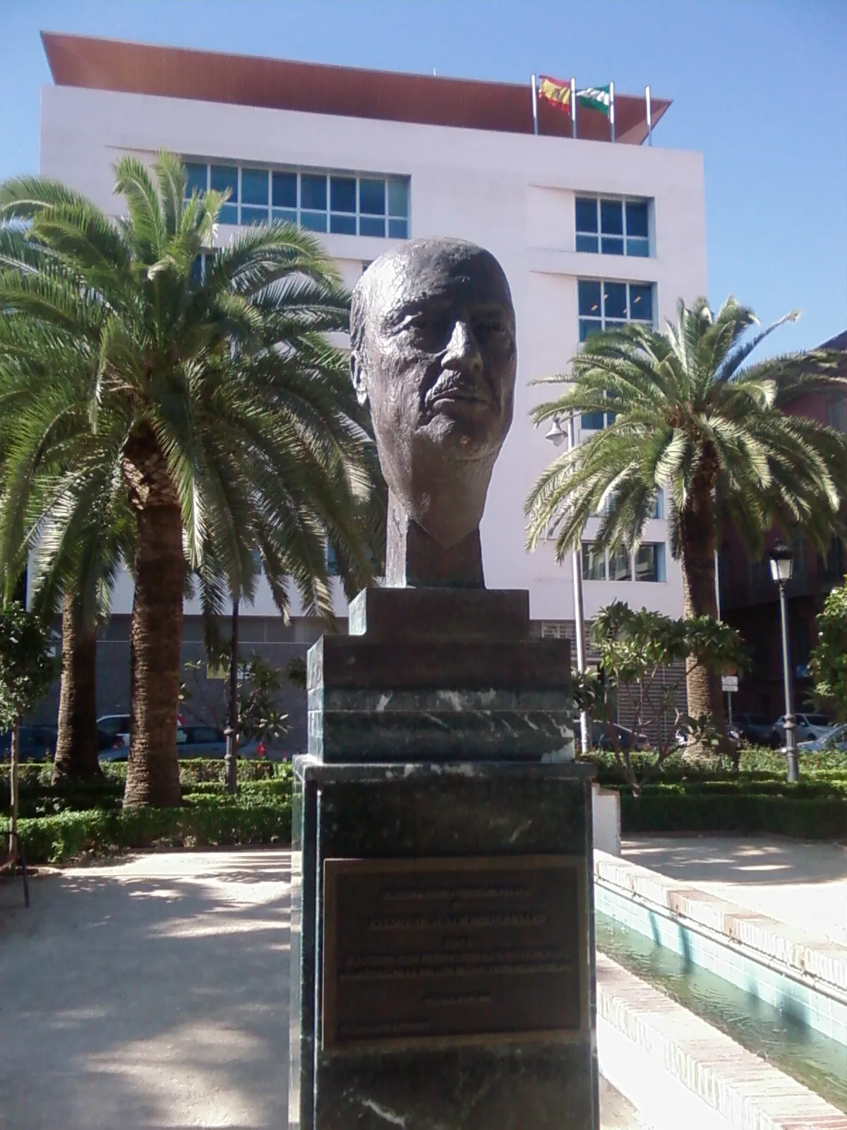 Photo showing: Alfonso Canales bust by Jaime Fernández Pimentel