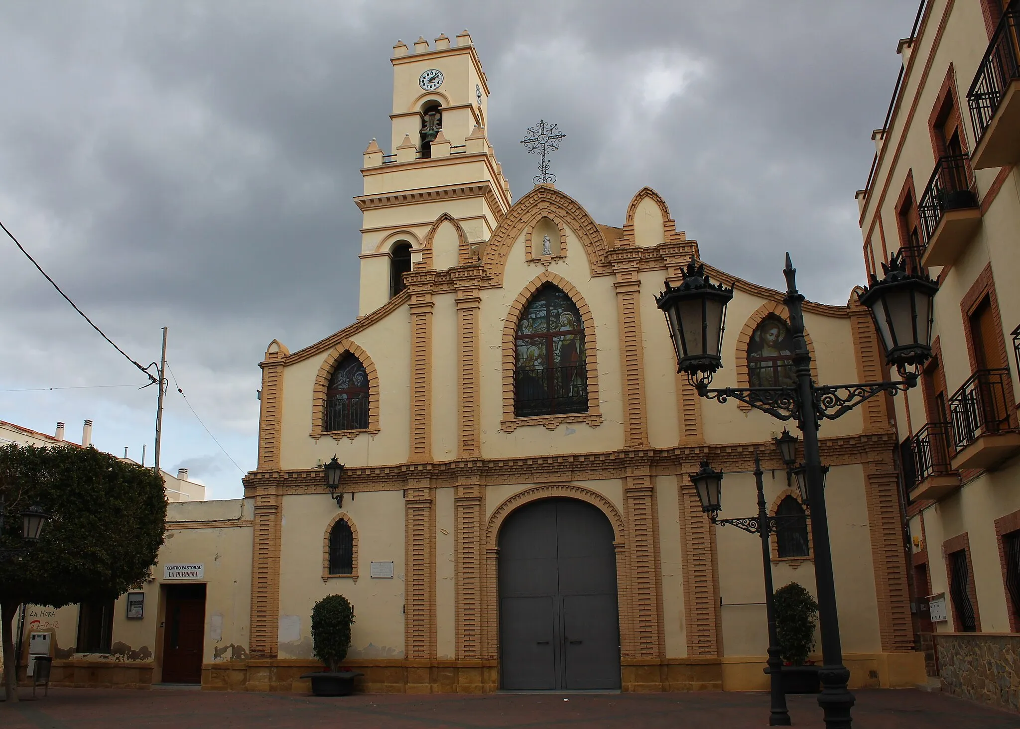 Photo showing: Fachada de la parroquia